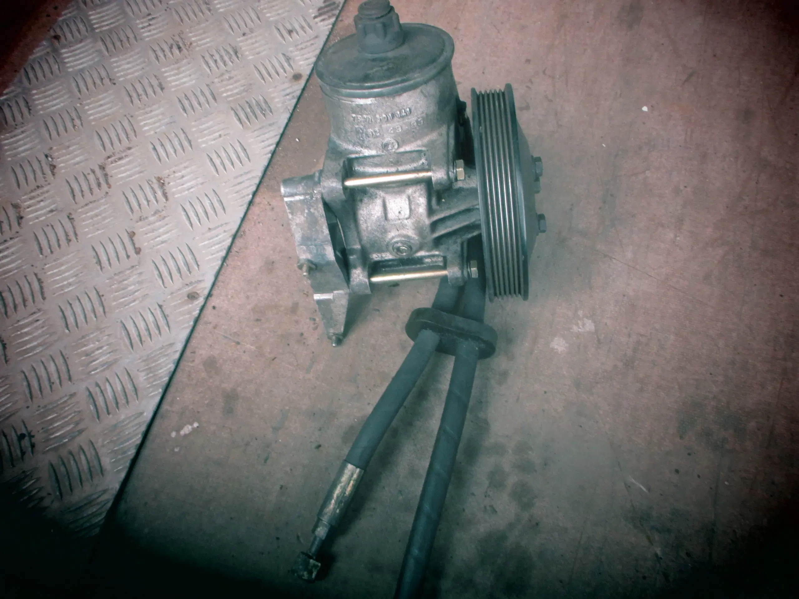 Brugt Servo pumpe  Mercedes 190 D