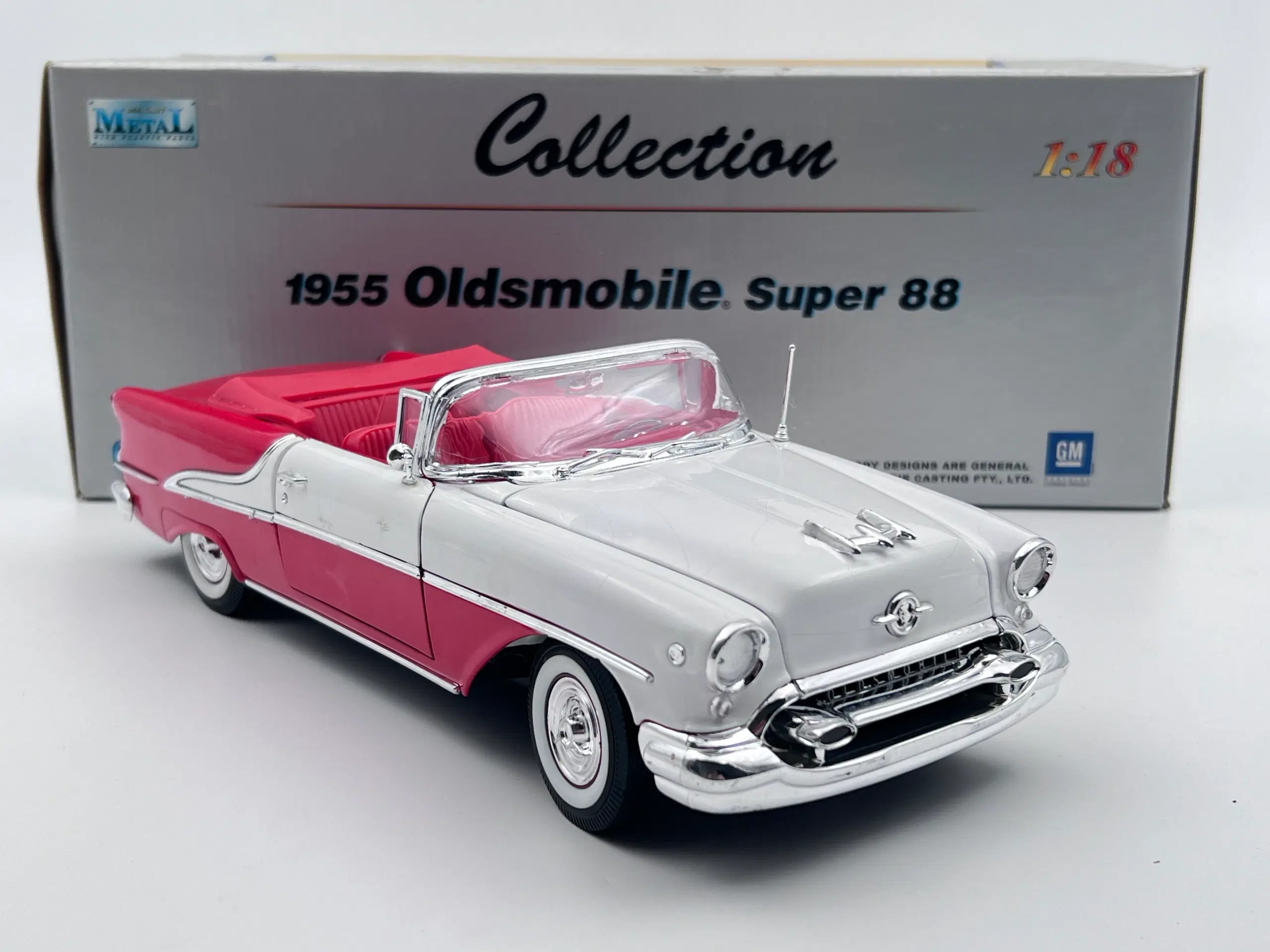 1955 Oldsmobile Super 88 1:18