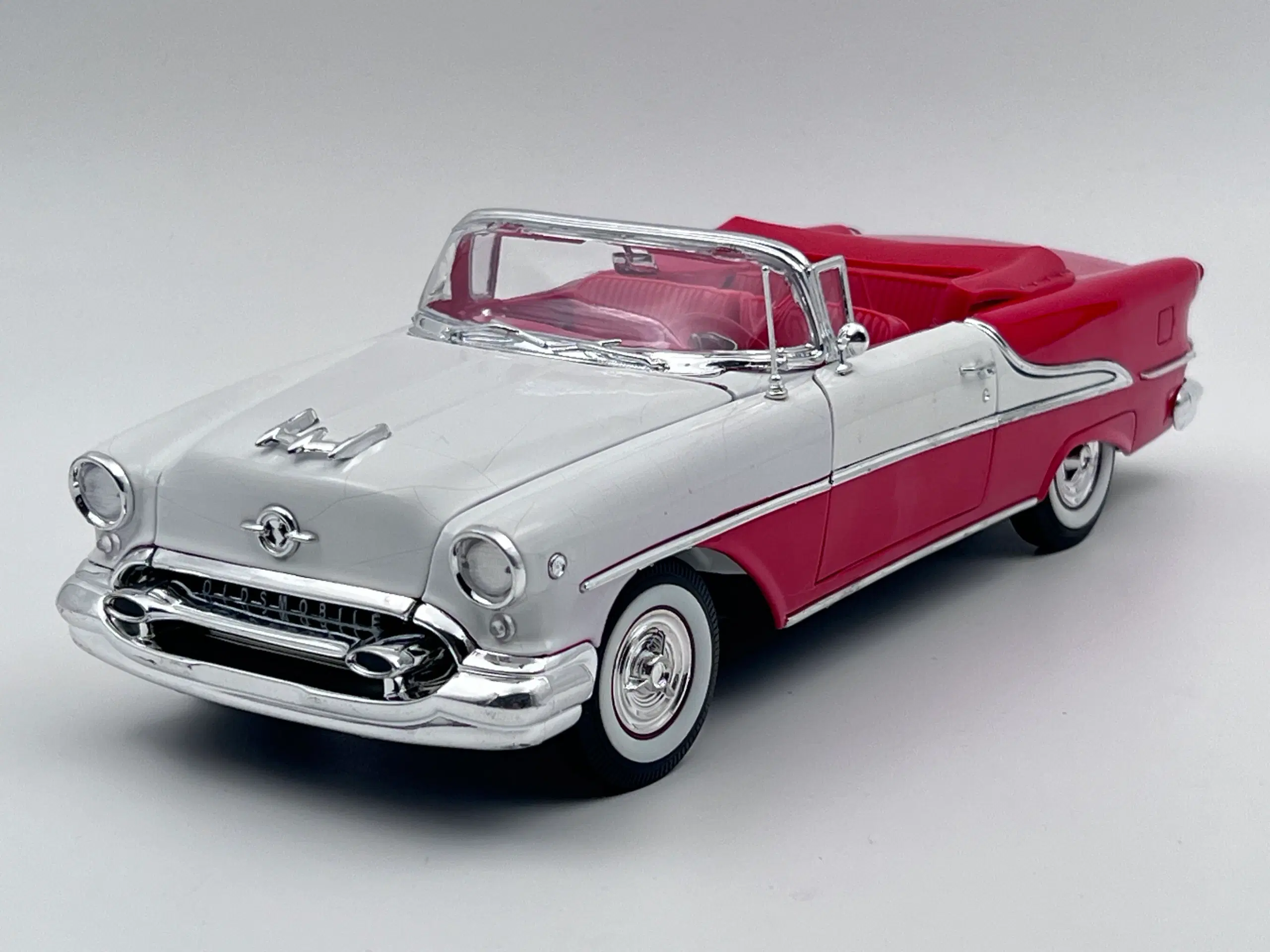 1955 Oldsmobile Super 88 1:18