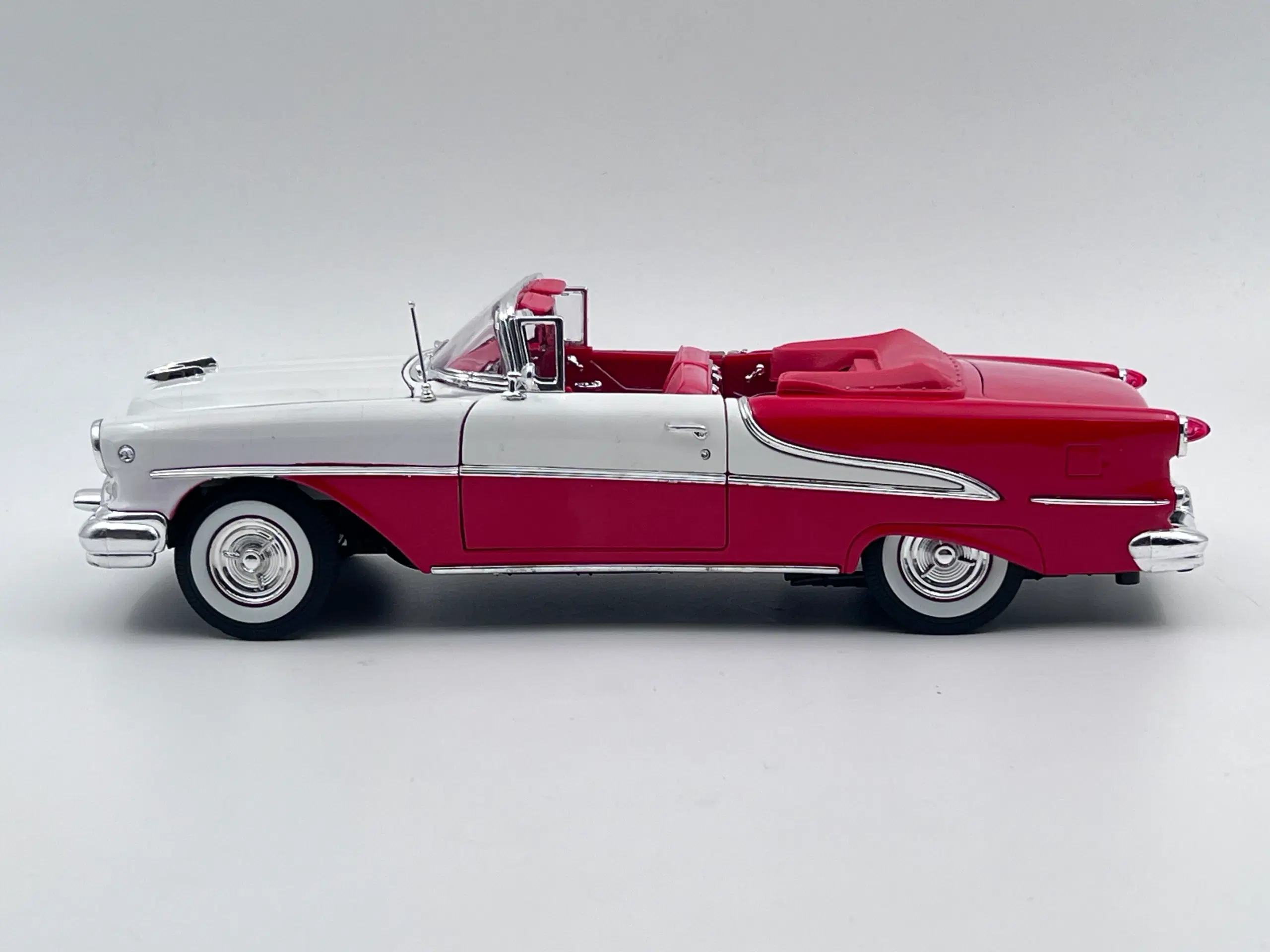 1955 Oldsmobile Super 88 1:18