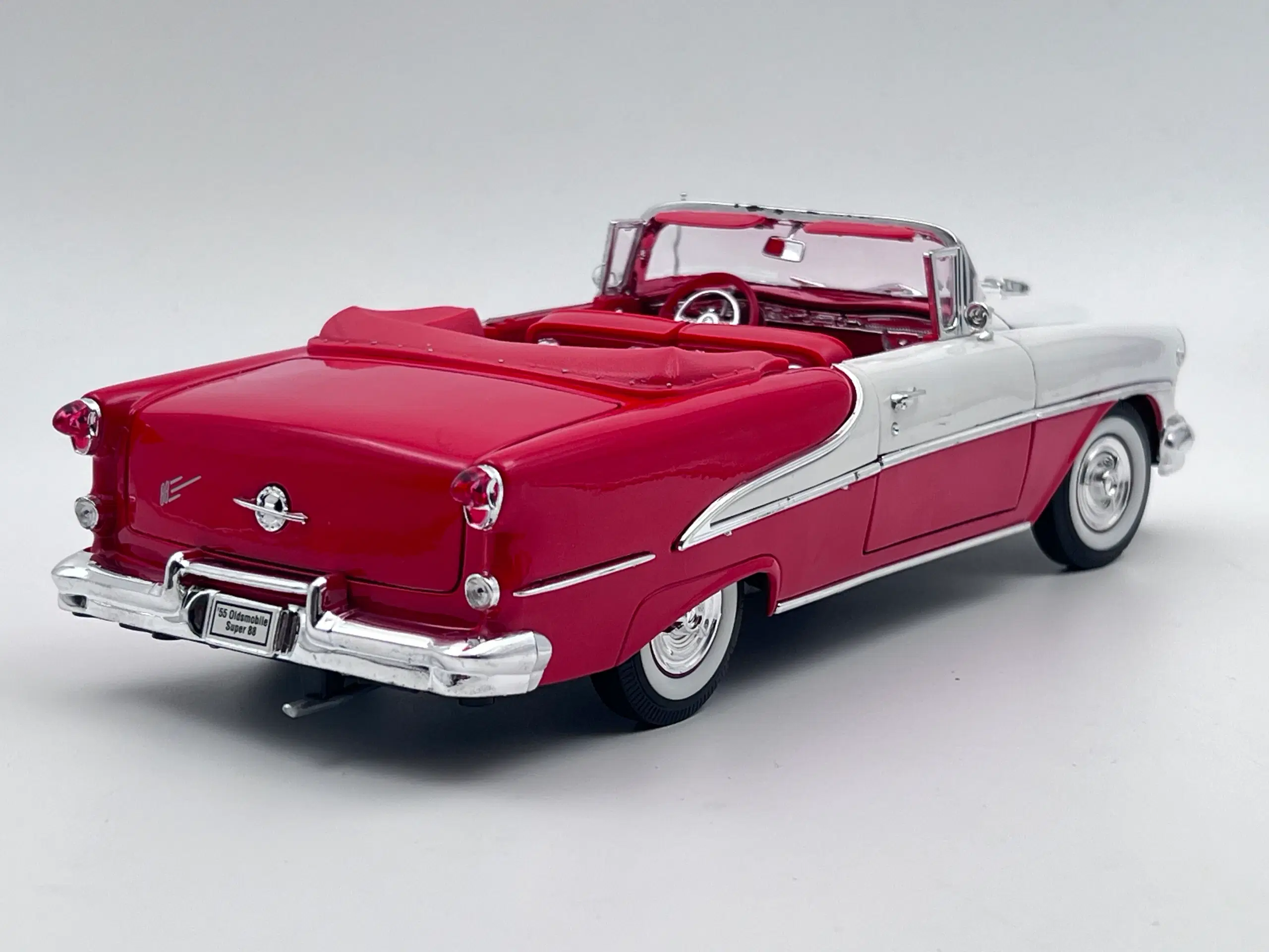 1955 Oldsmobile Super 88 1:18