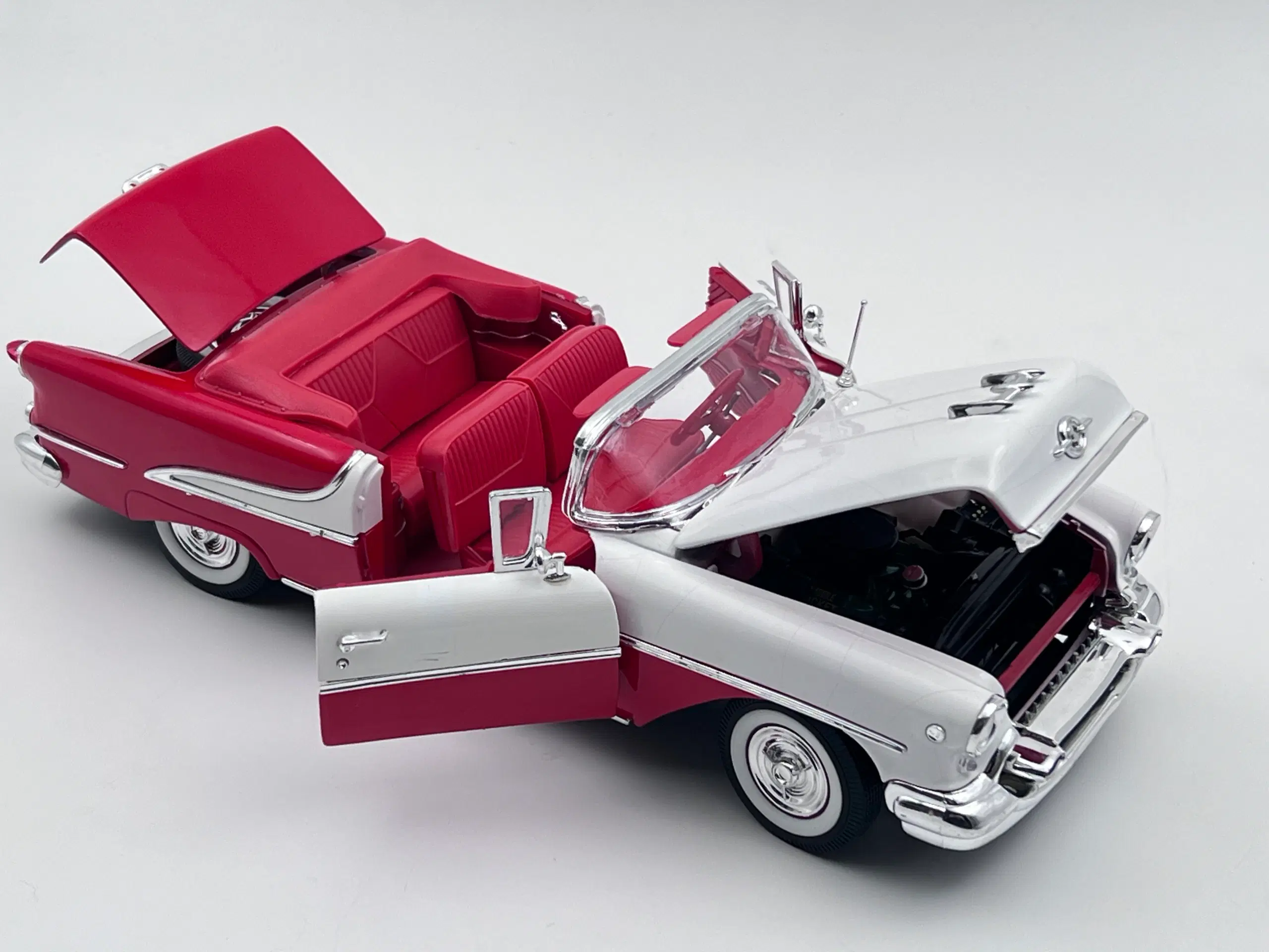 1955 Oldsmobile Super 88 1:18