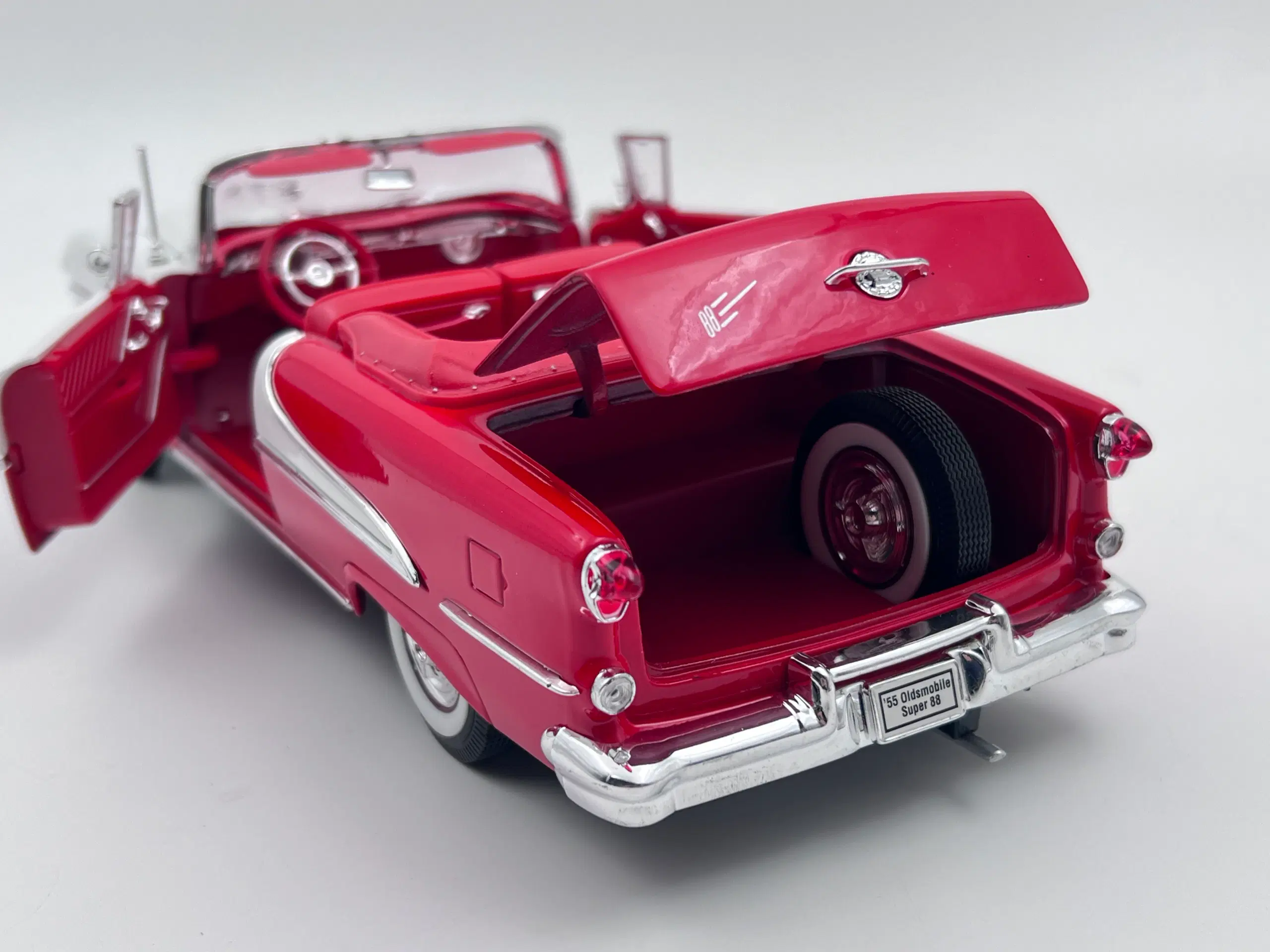 1955 Oldsmobile Super 88 1:18