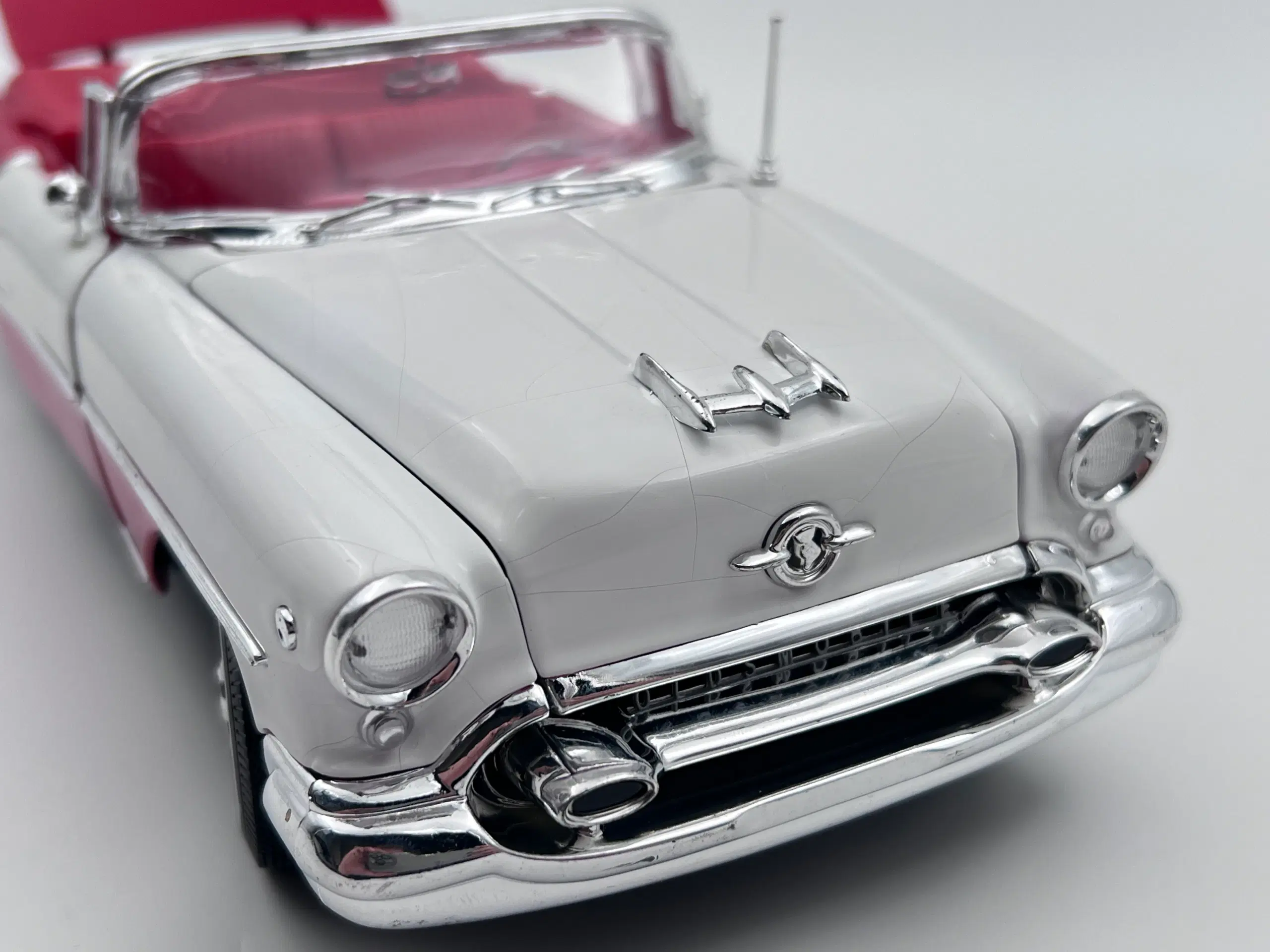 1955 Oldsmobile Super 88 1:18