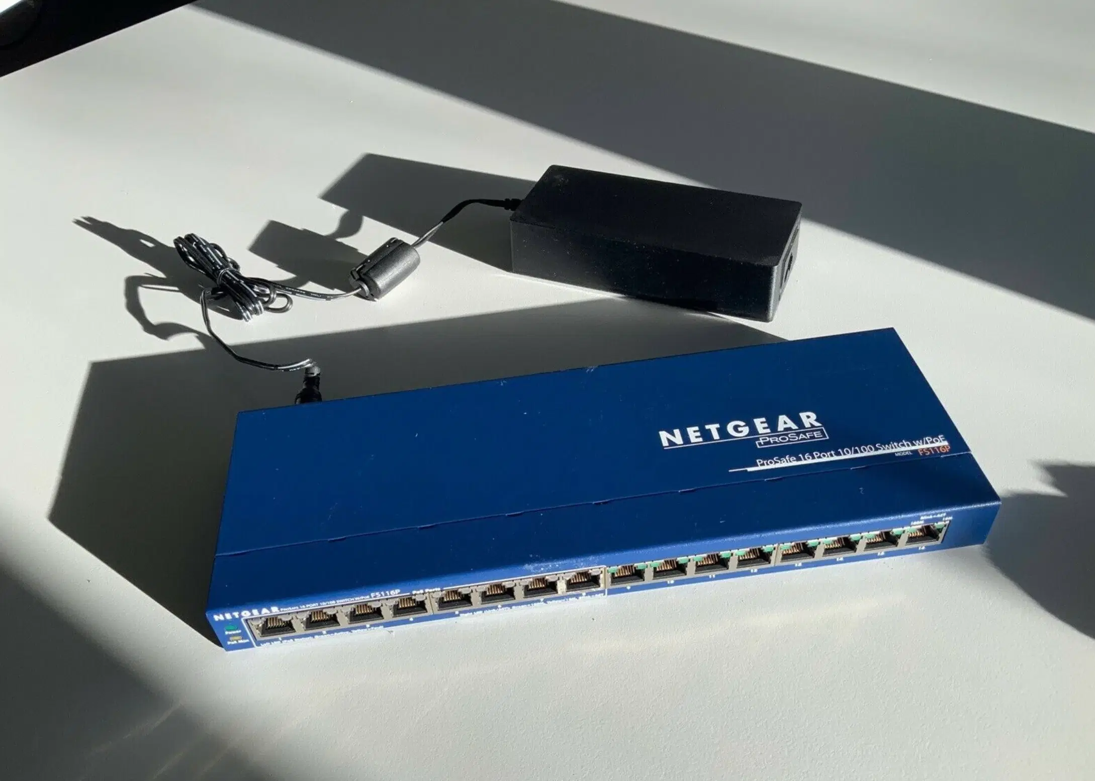 Netgear FS116P ProSafe 16 port 10/100 Switch