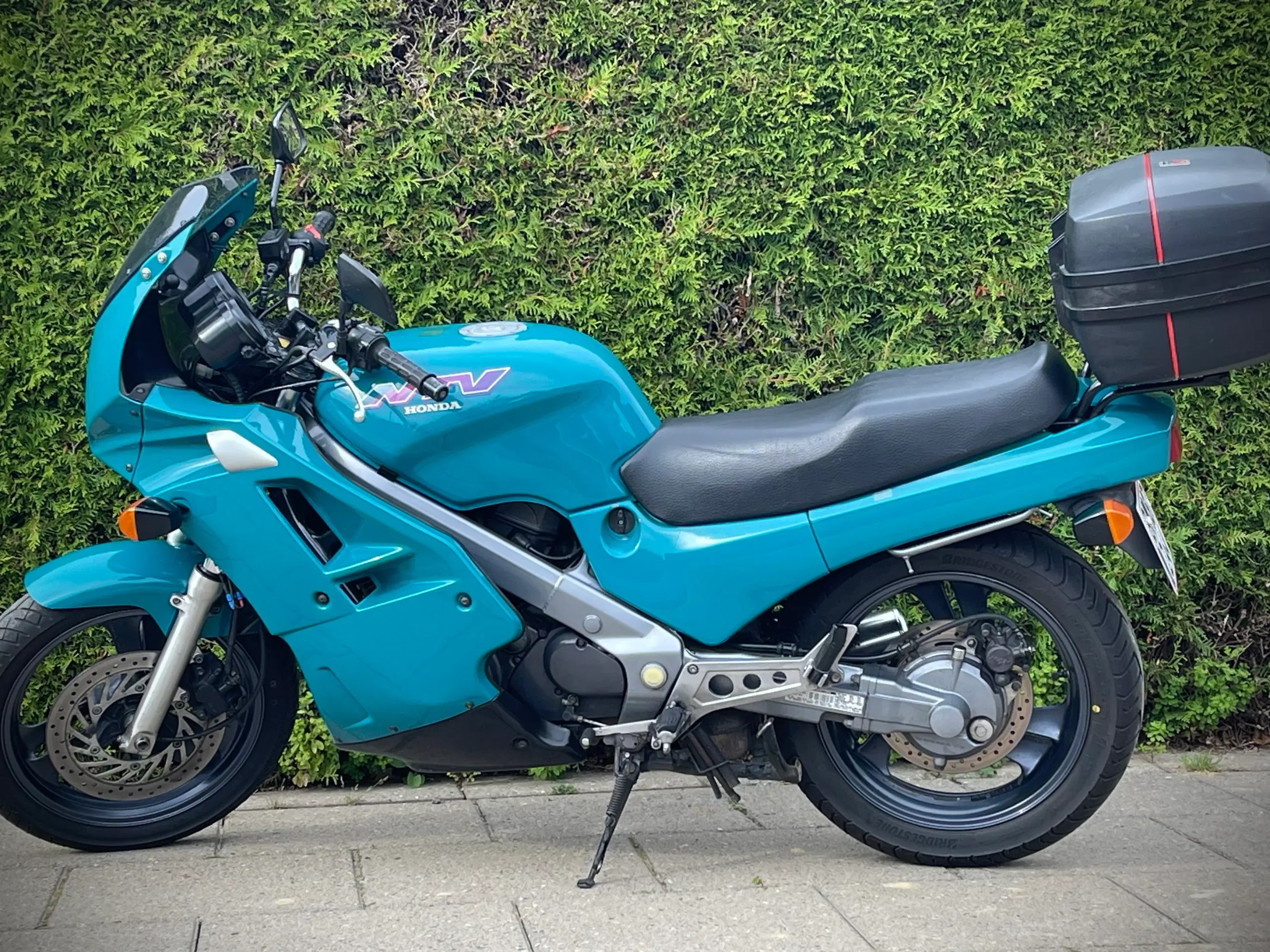 Honda NTV650 RC33 med kardantræk