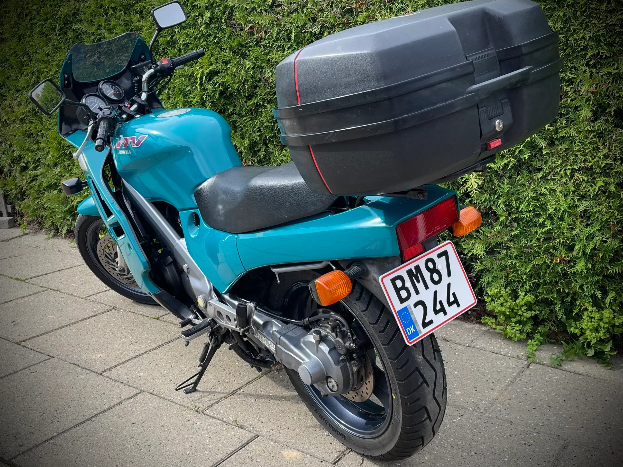 Honda NTV650 RC33 med kardantræk