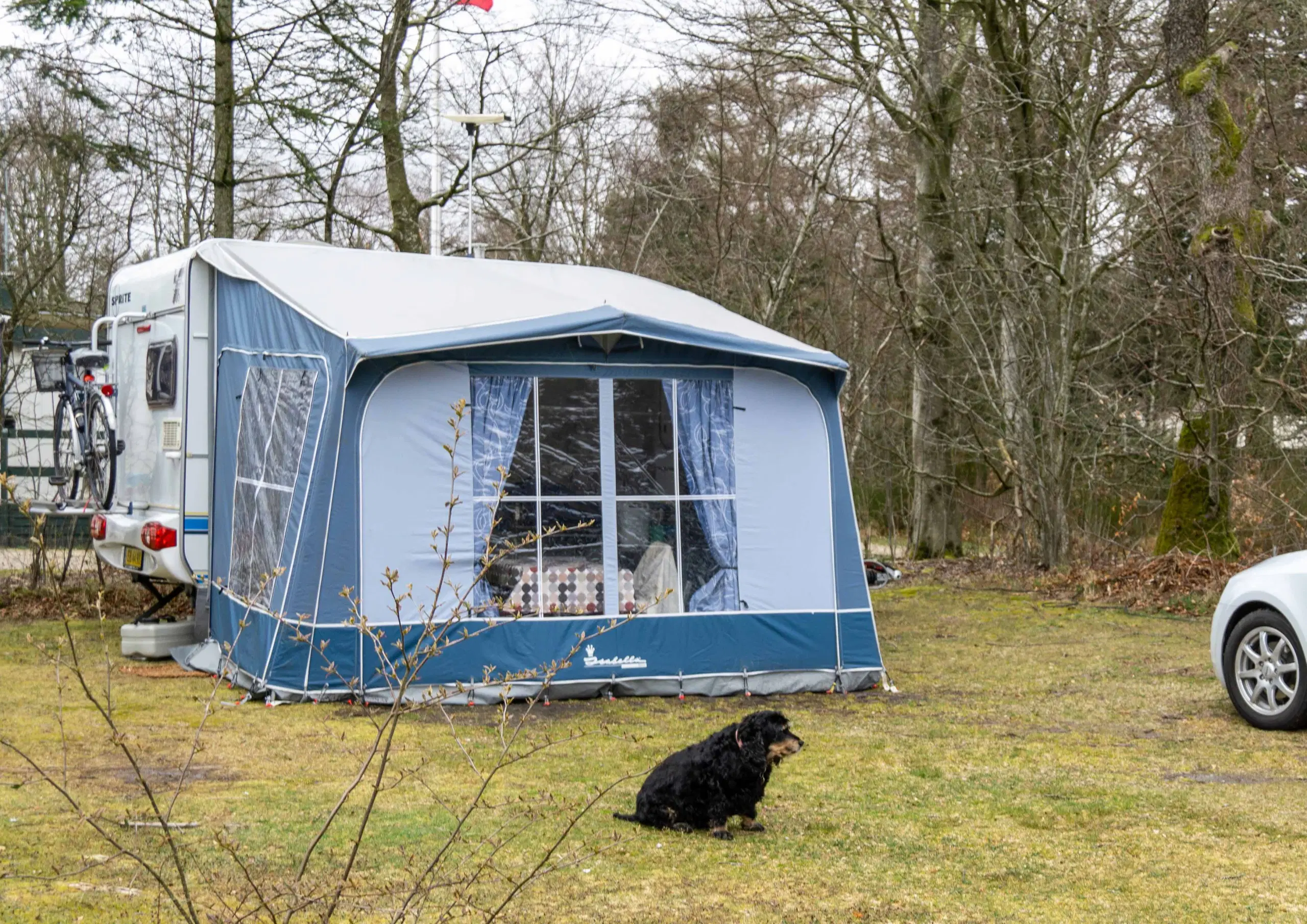 Campingvogn klar med alt til ferien også 12 volt