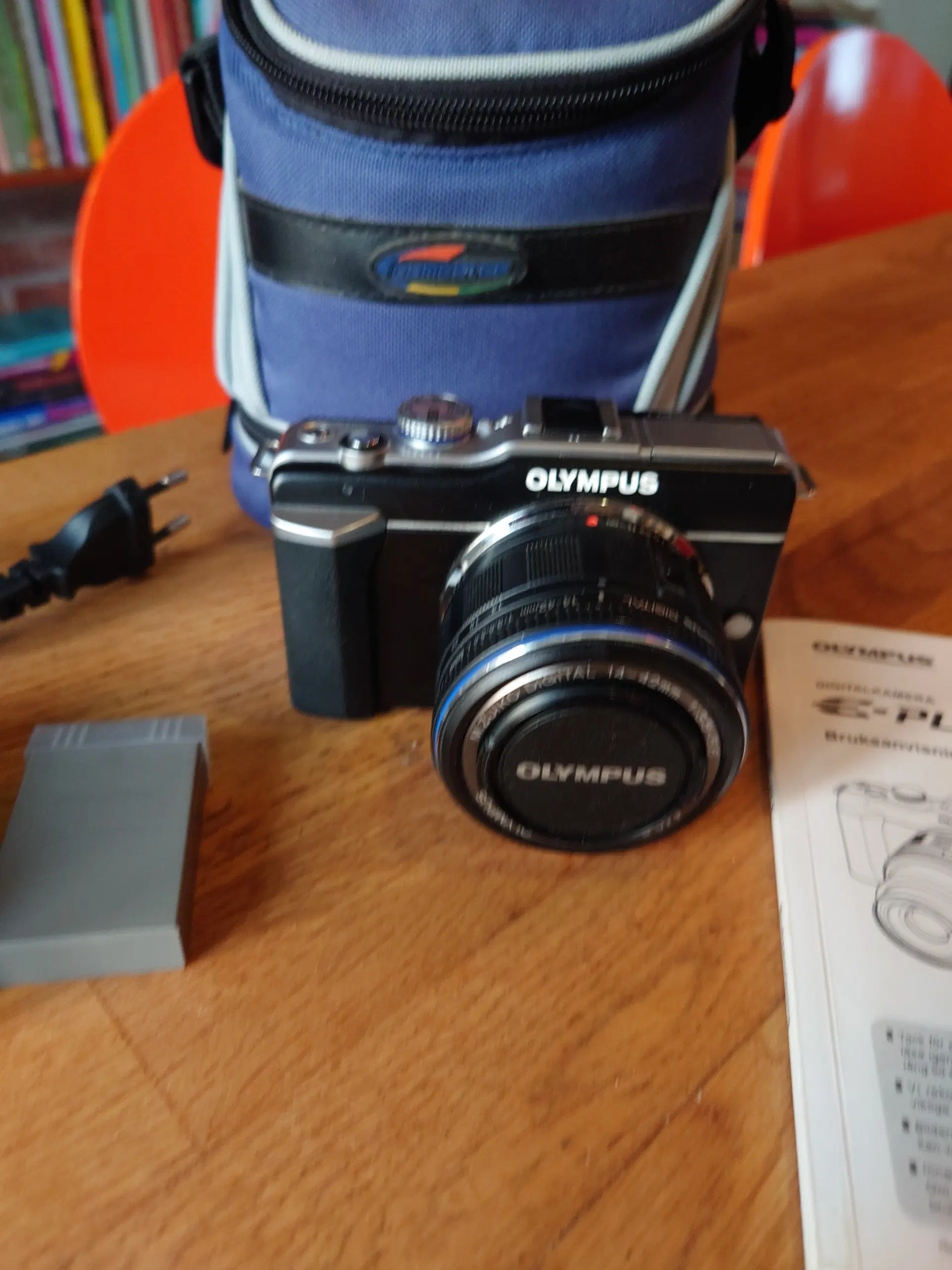 Olympus E-PL1 12mp 64 Gb ram 14-42mm objektiv