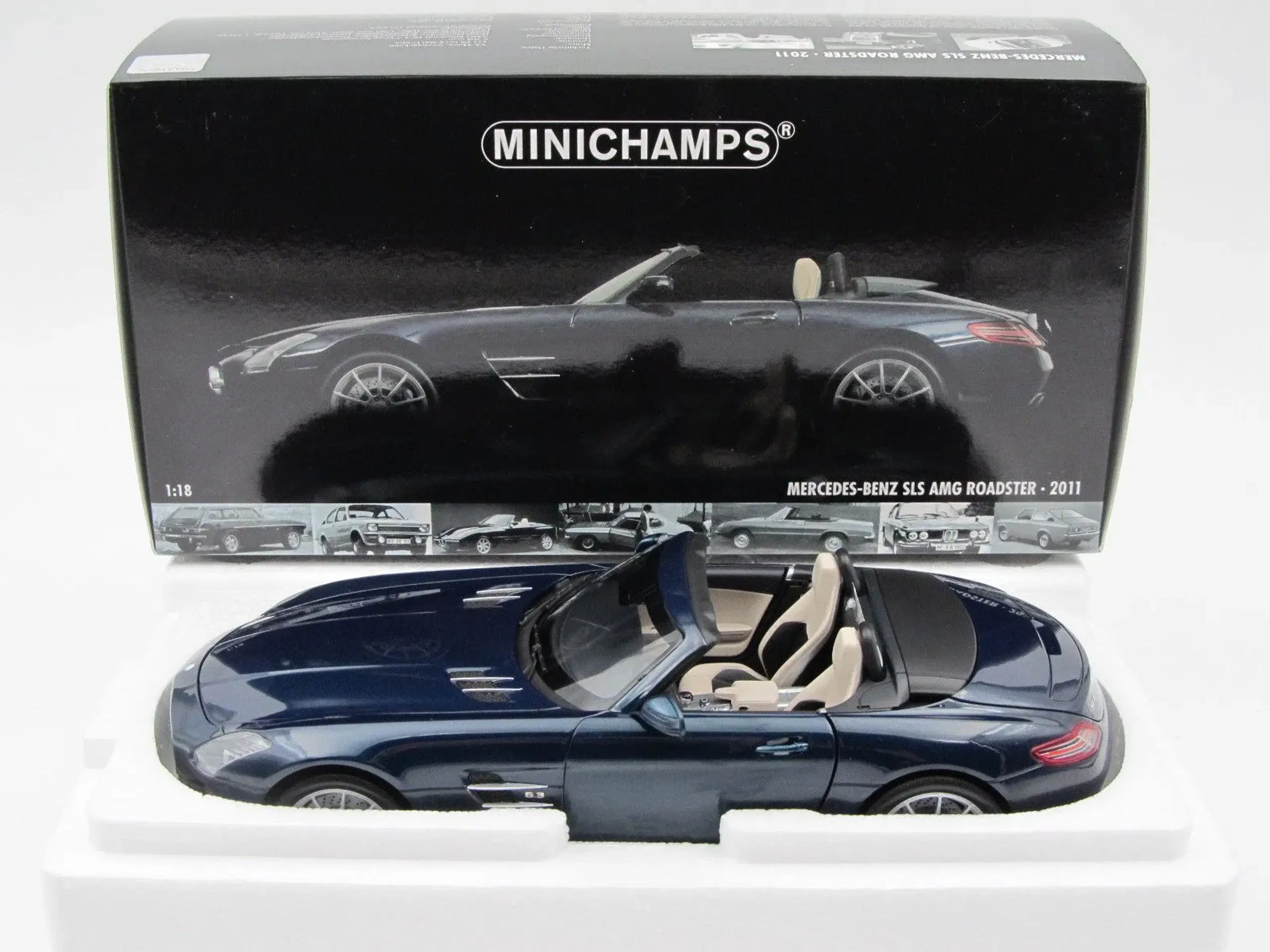 2011 Mercedes-Benz SLS AMG Roadster 1:18