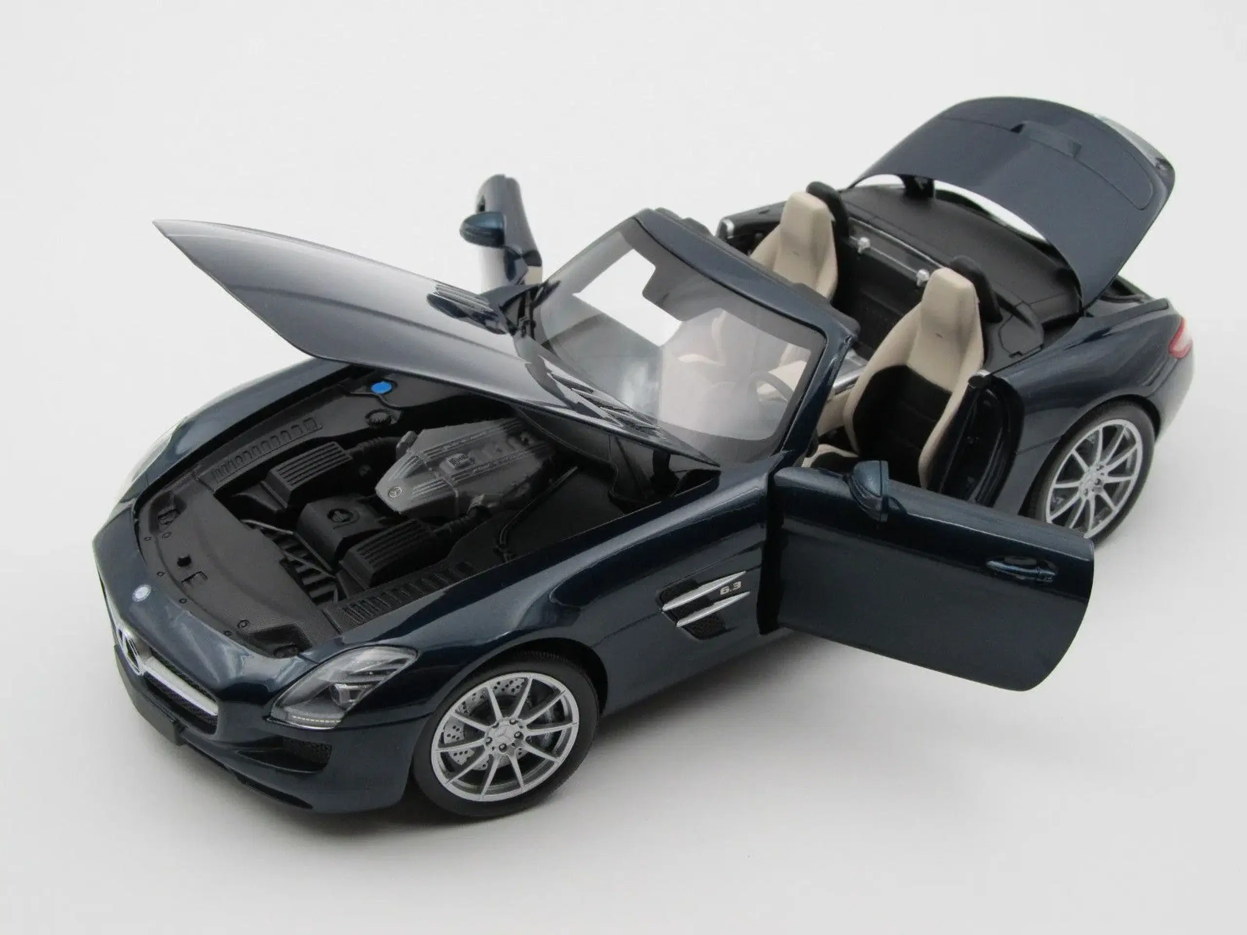 2011 Mercedes-Benz SLS AMG Roadster 1:18