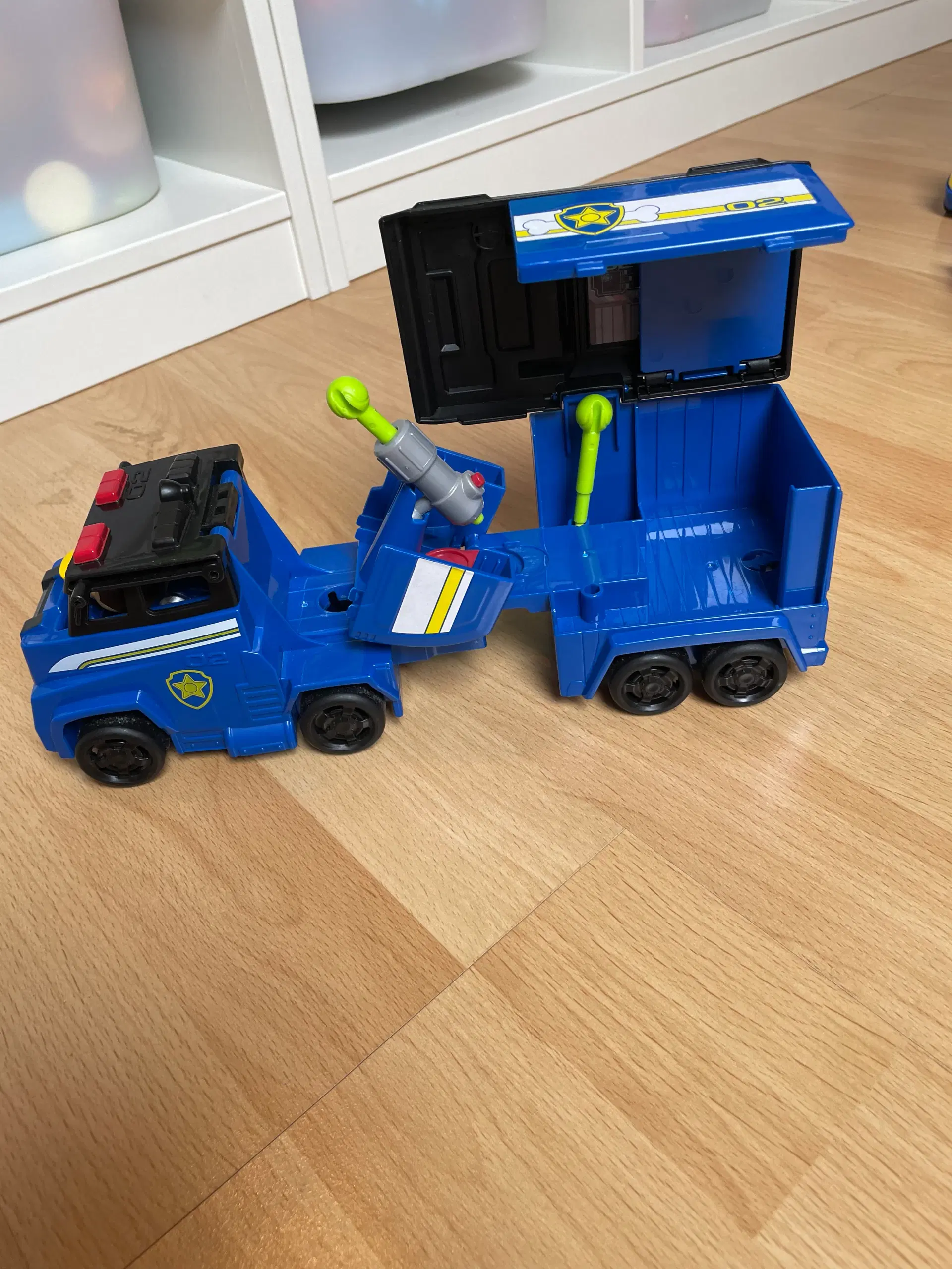 Legetøj ( Paw patrol p-hus med biler osv)