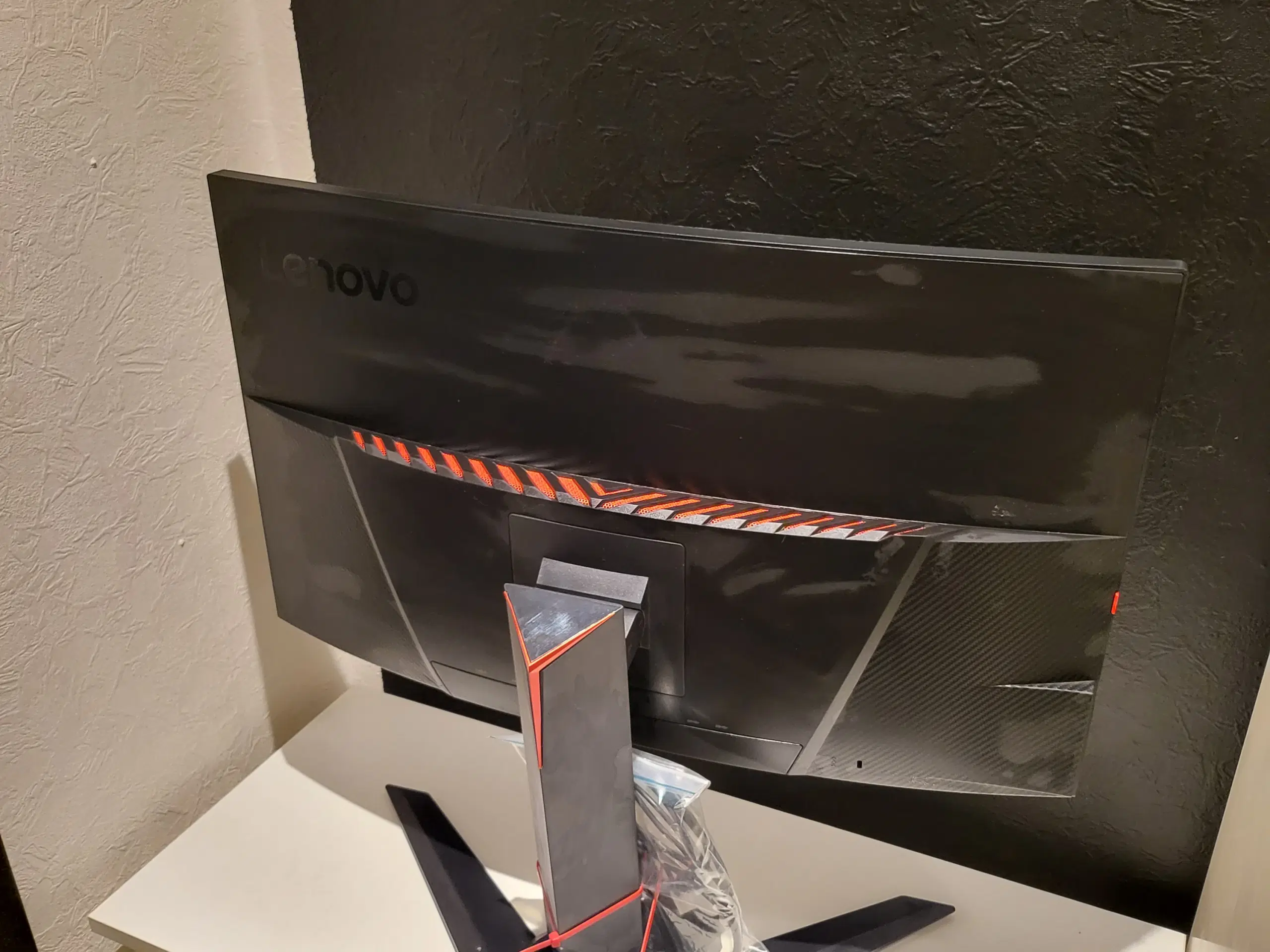 Lenovo Y27f 27" gaming skærm