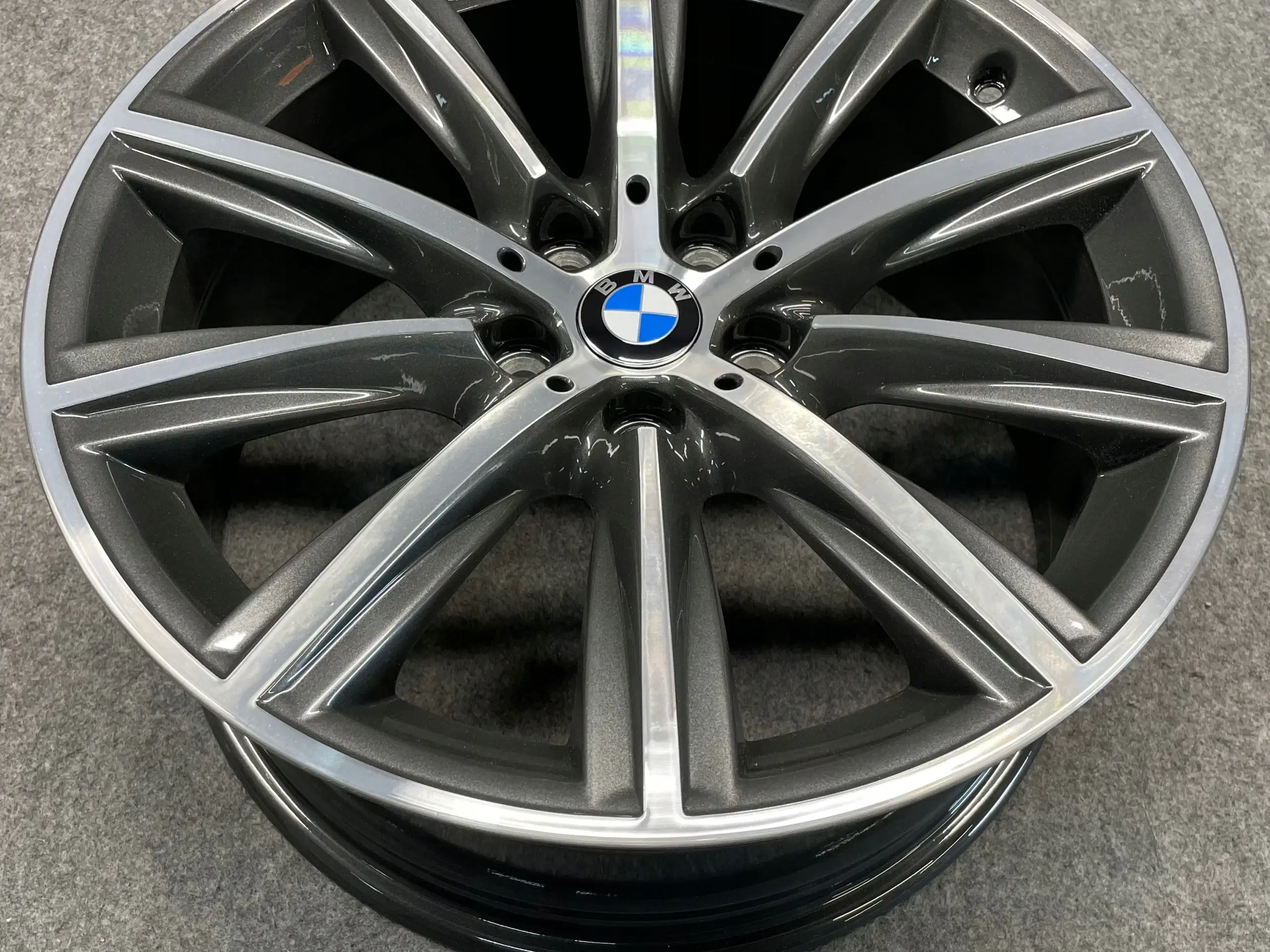 BMW G30 G31 684 80" x 18" 5x112 ET 30