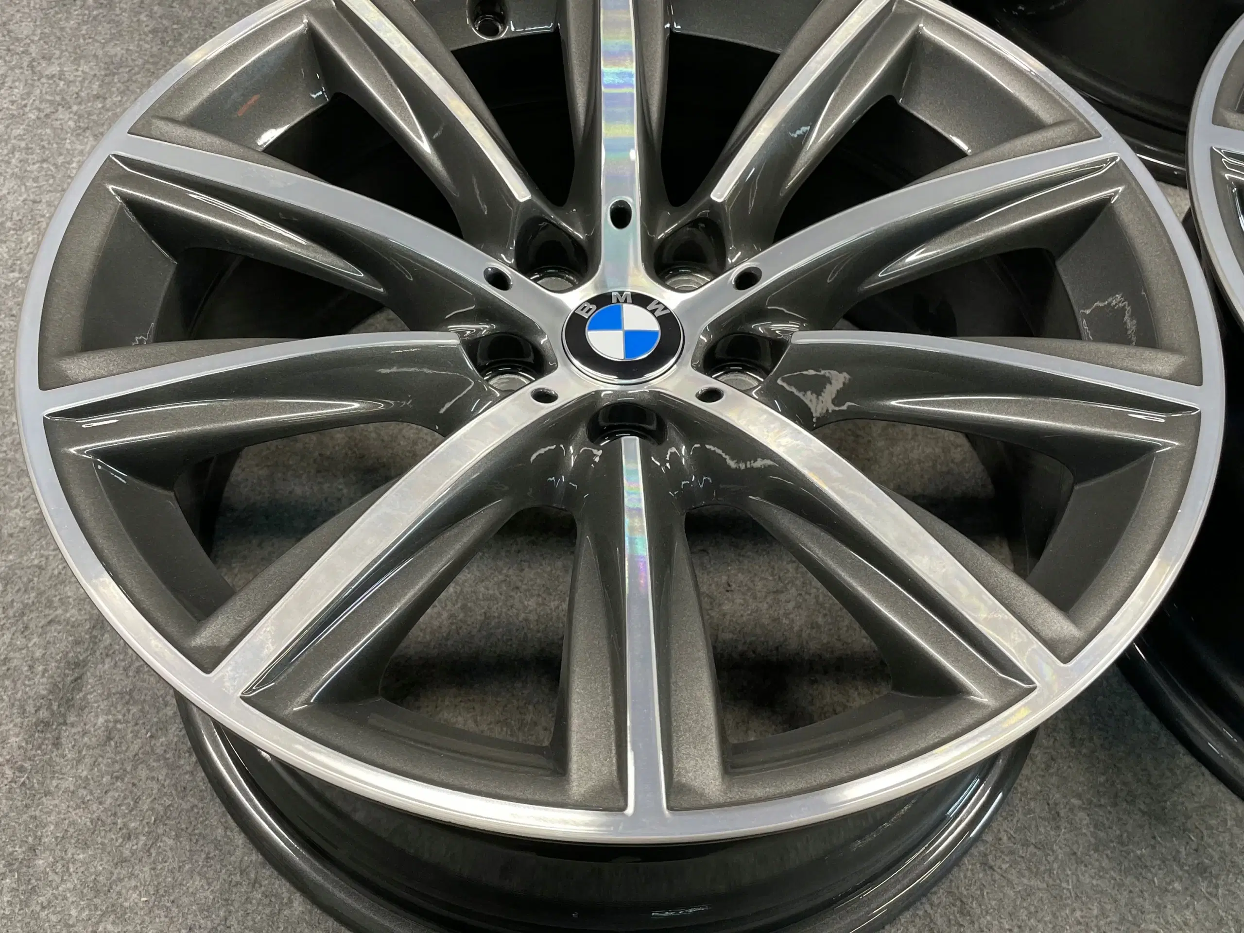 BMW G30 G31 684 80" x 18" 5x112 ET 30