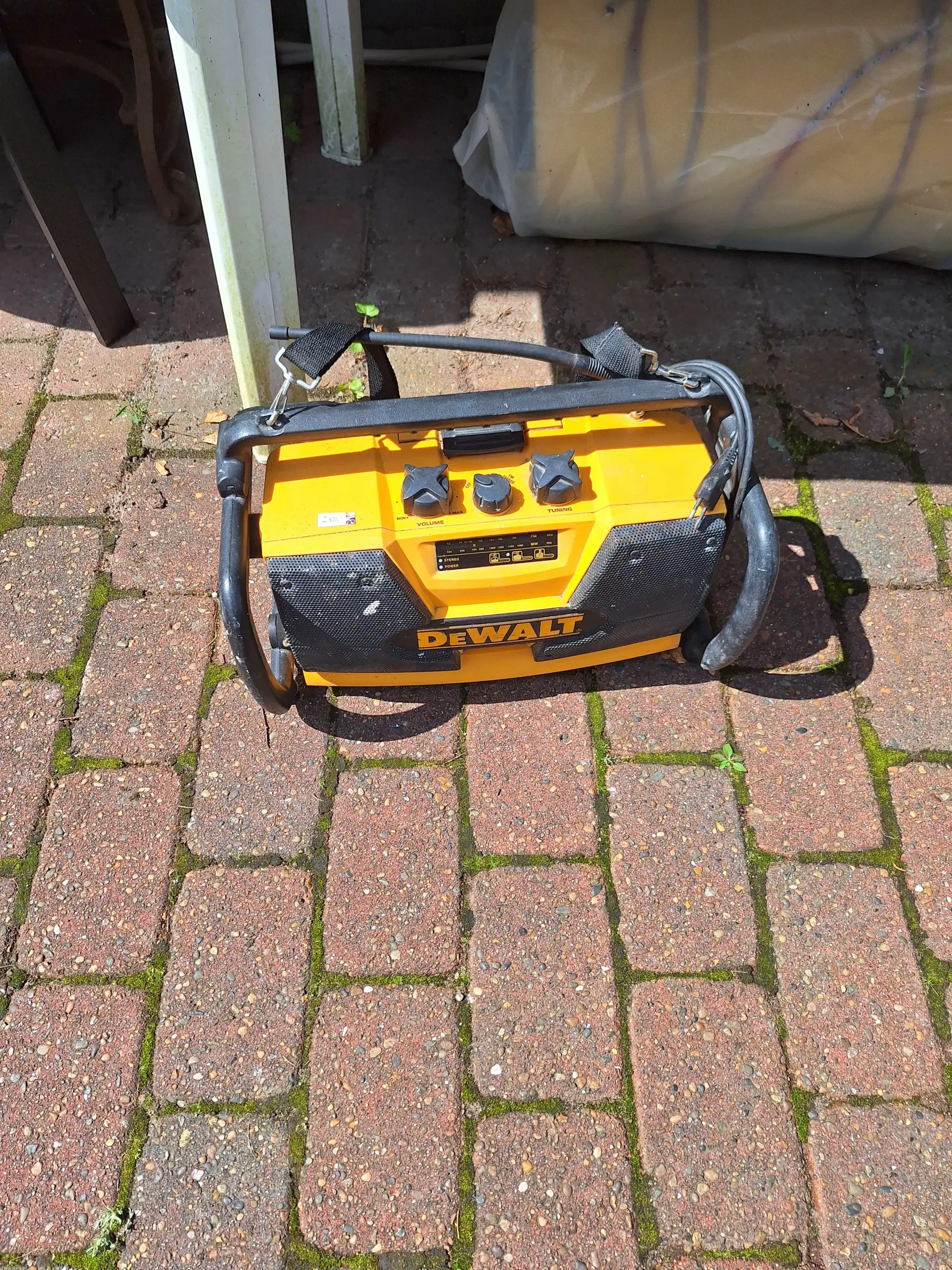 dewalt radio