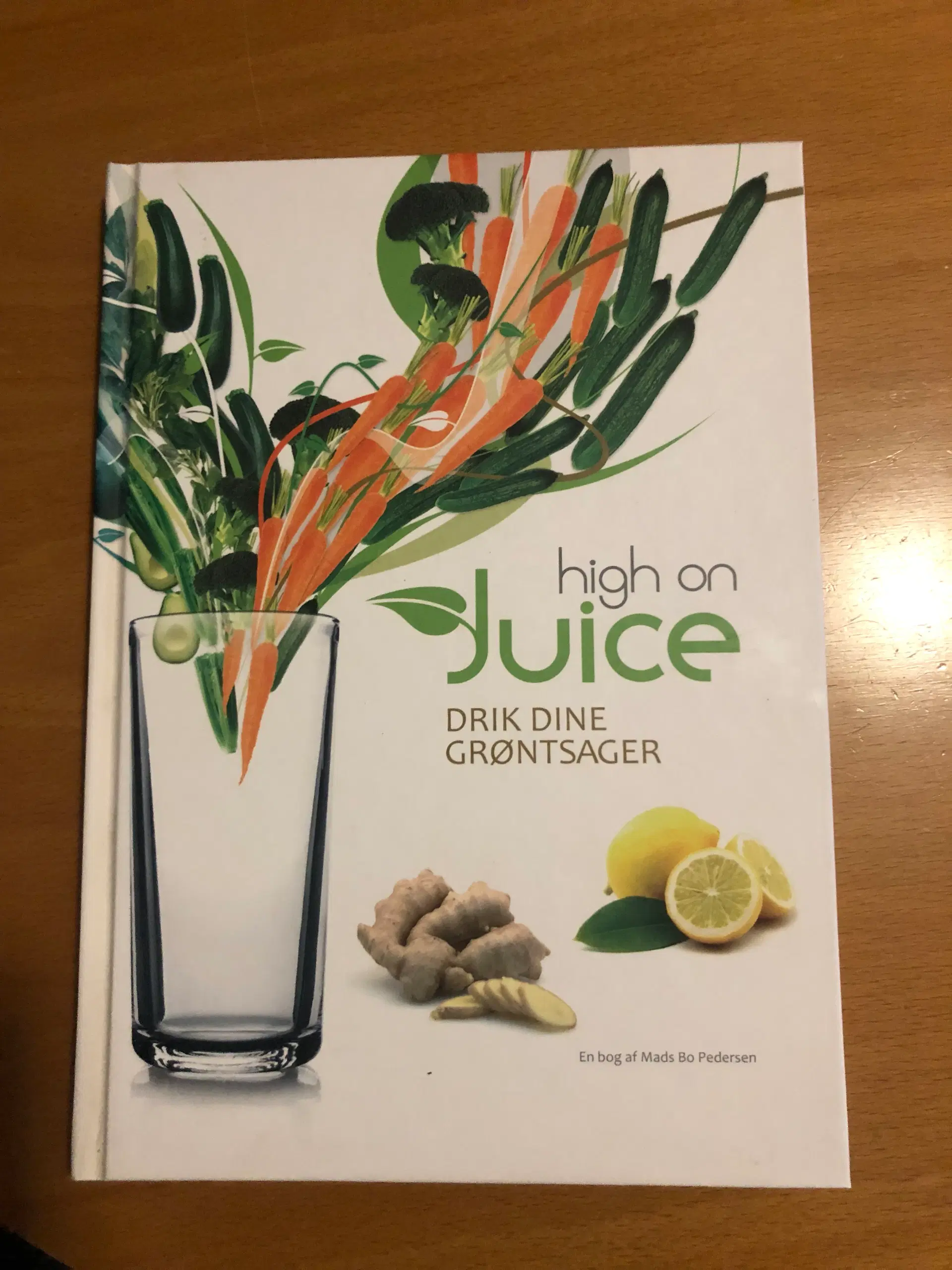 Jeg sælger hermed bogen " High on Juice"