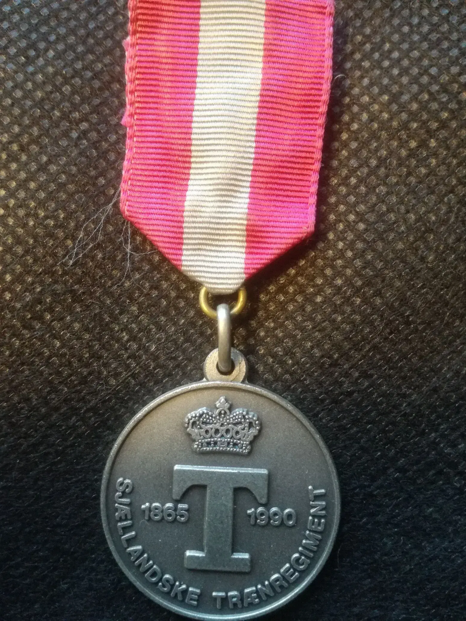 Militærmærkerpins og medaljer