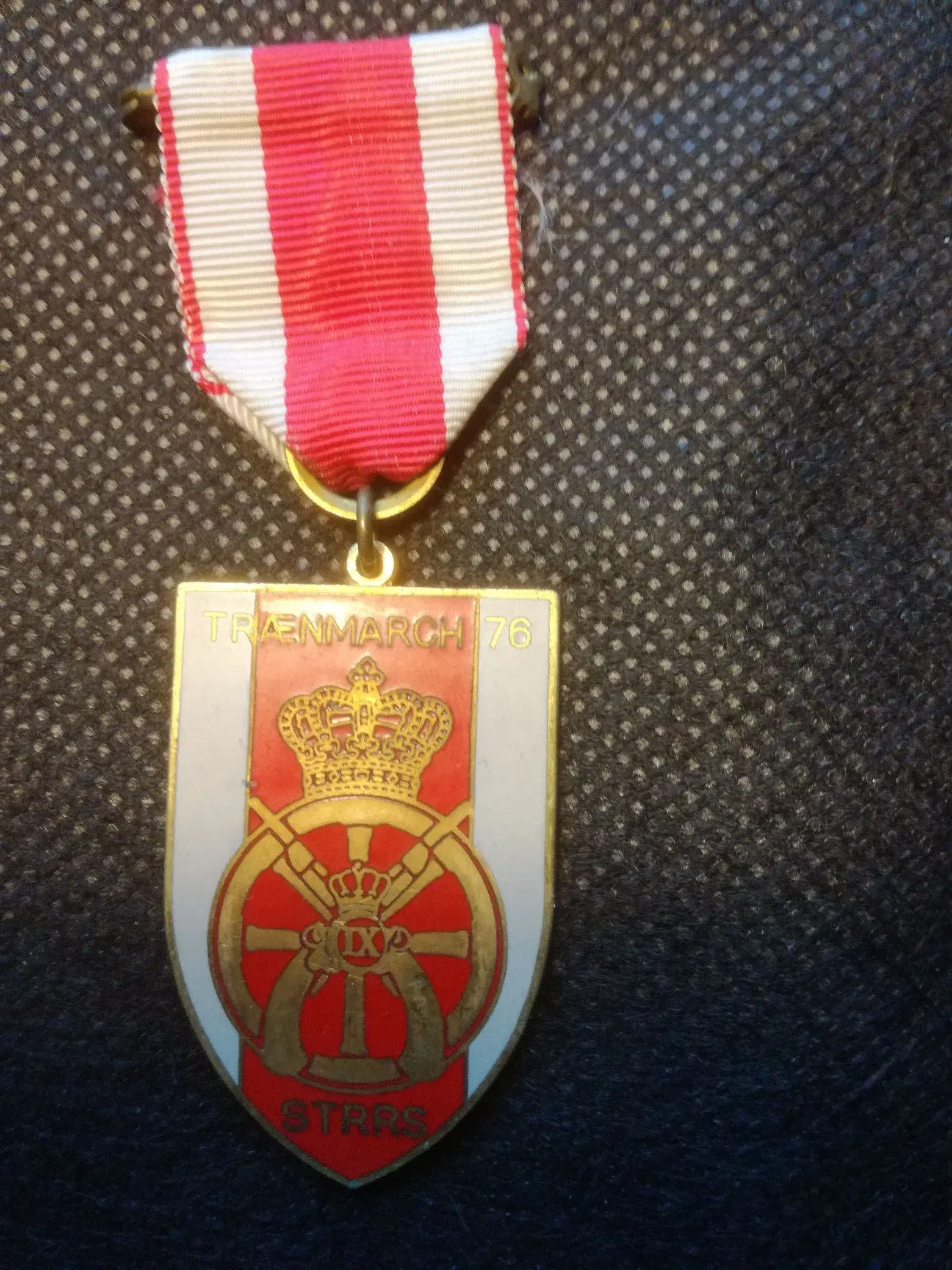 Militærmærkerpins og medaljer