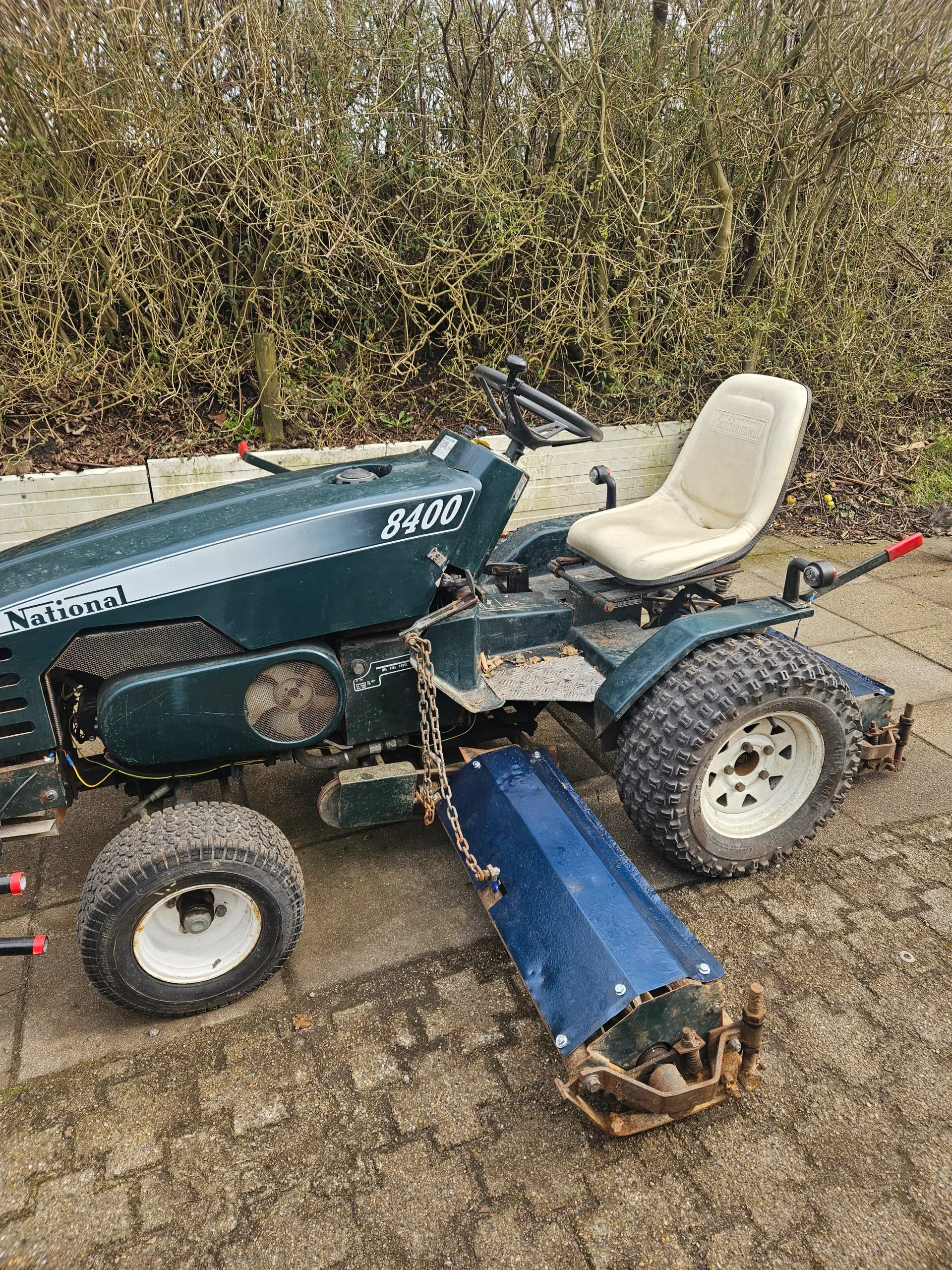 national 8400 plæne tractor