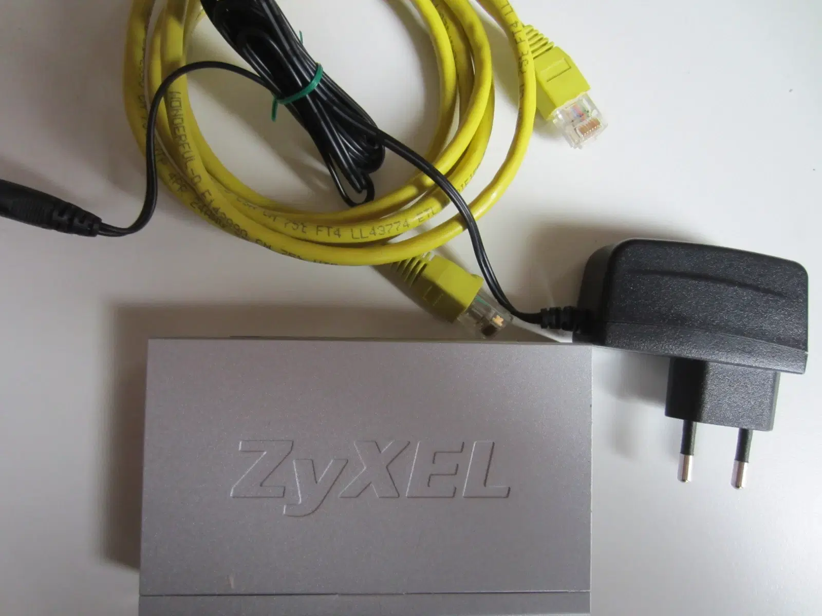 ZyXEL GS-105B v3 5-port GigaBit Media Switch