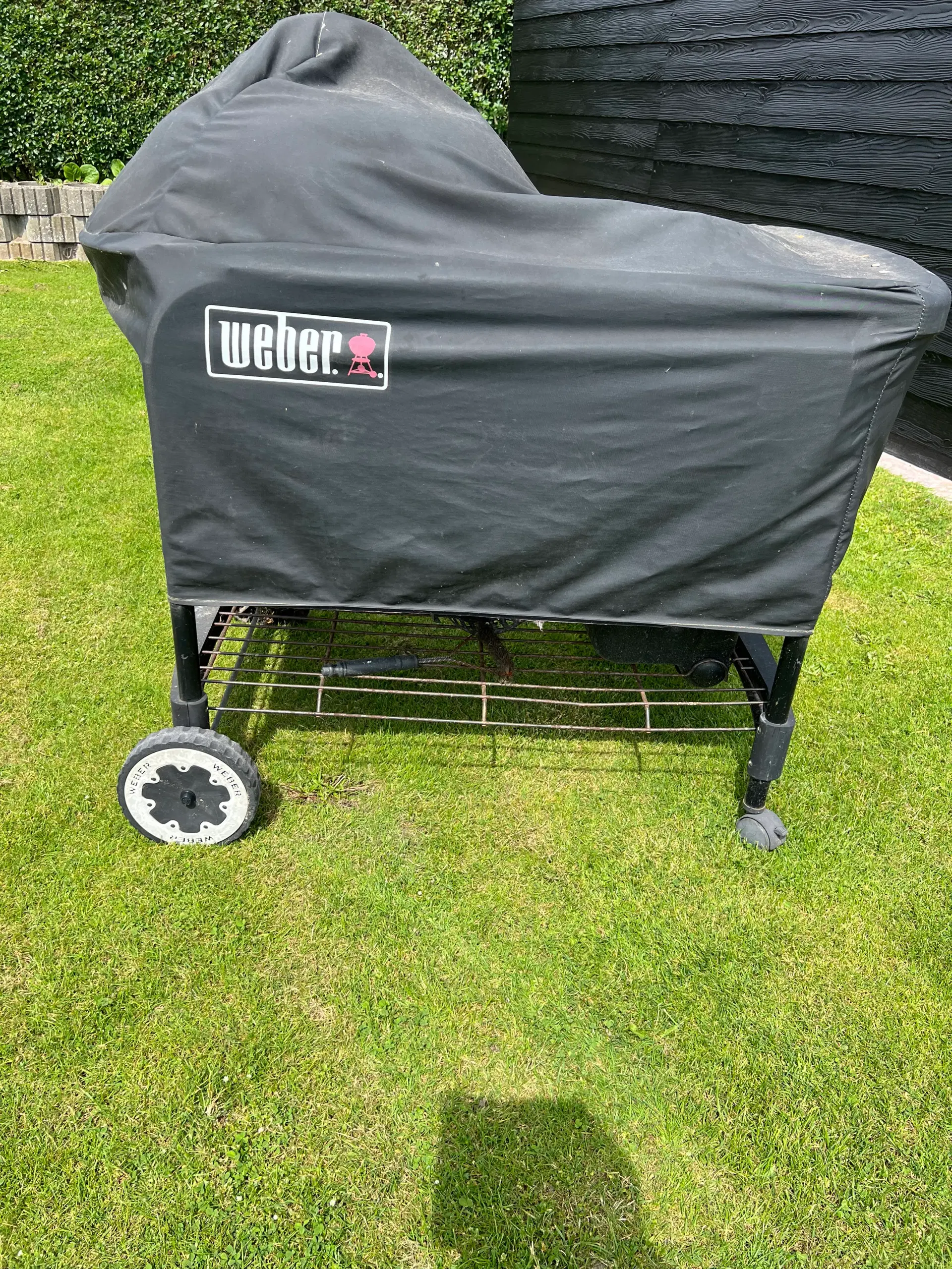 Weber kuglegrill med bord