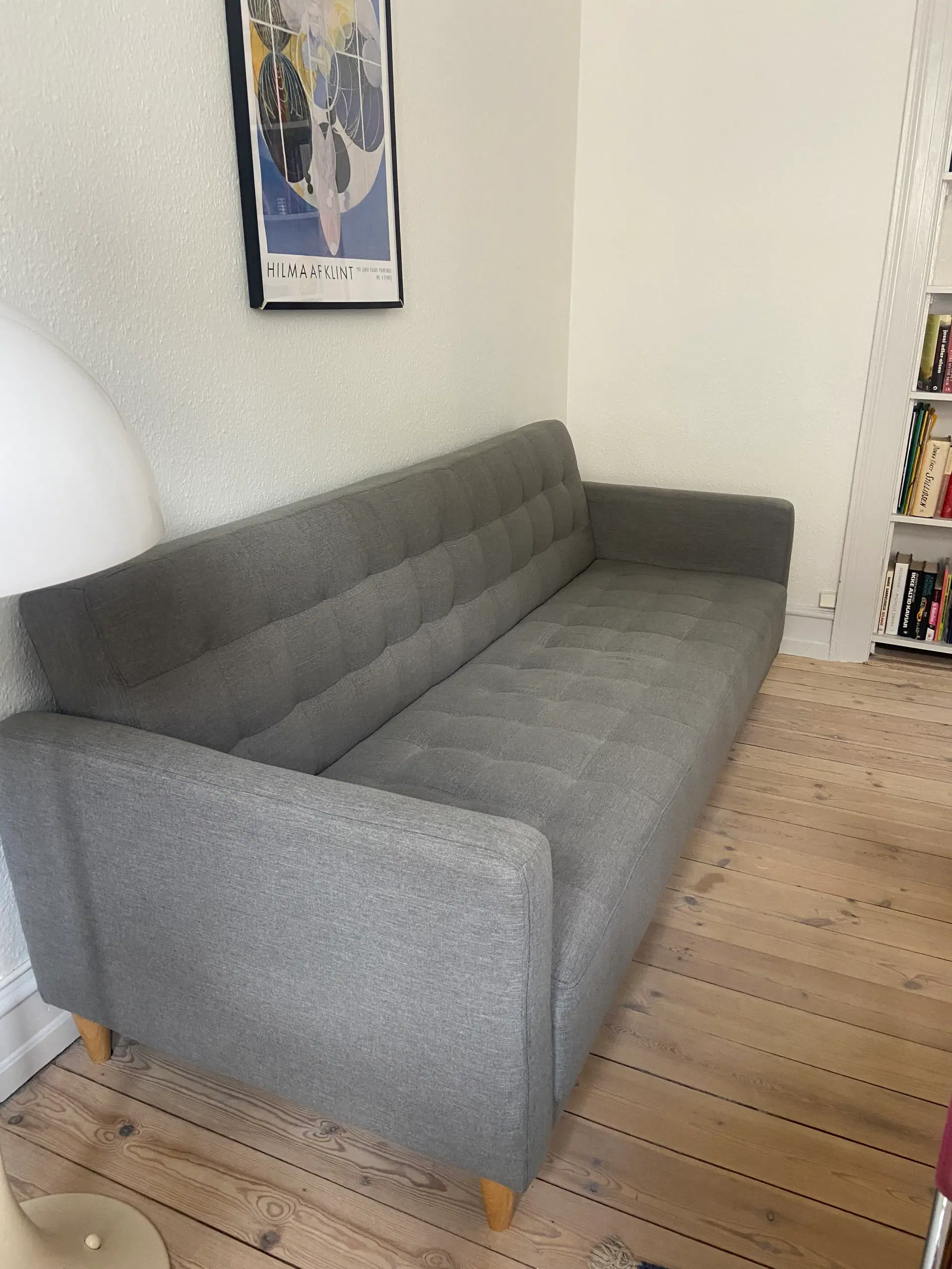 Grå sofa