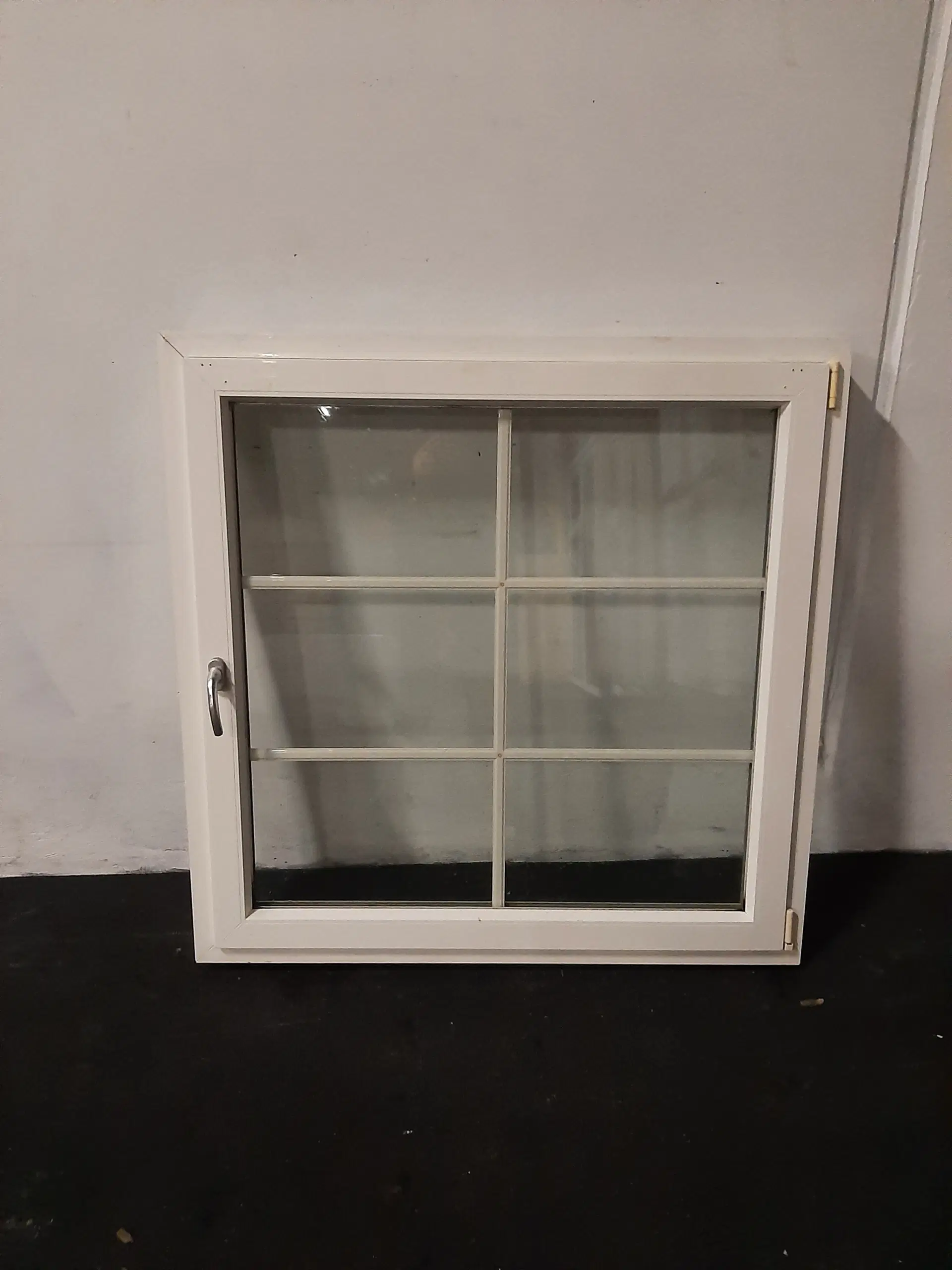Dreje-kip vindue i pvc 1289x120x1289 mm højrehængt hvid