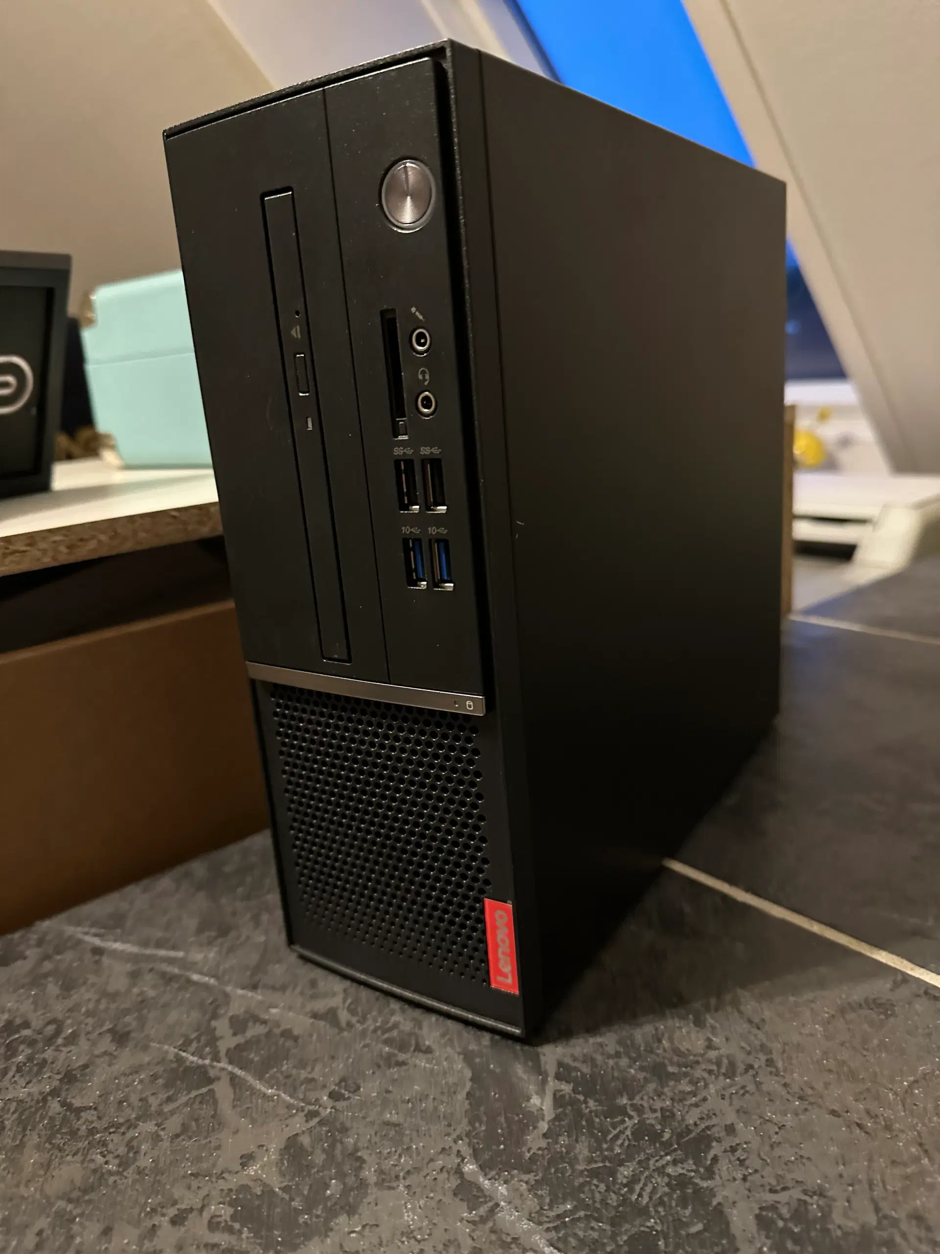 Lenovo V530S