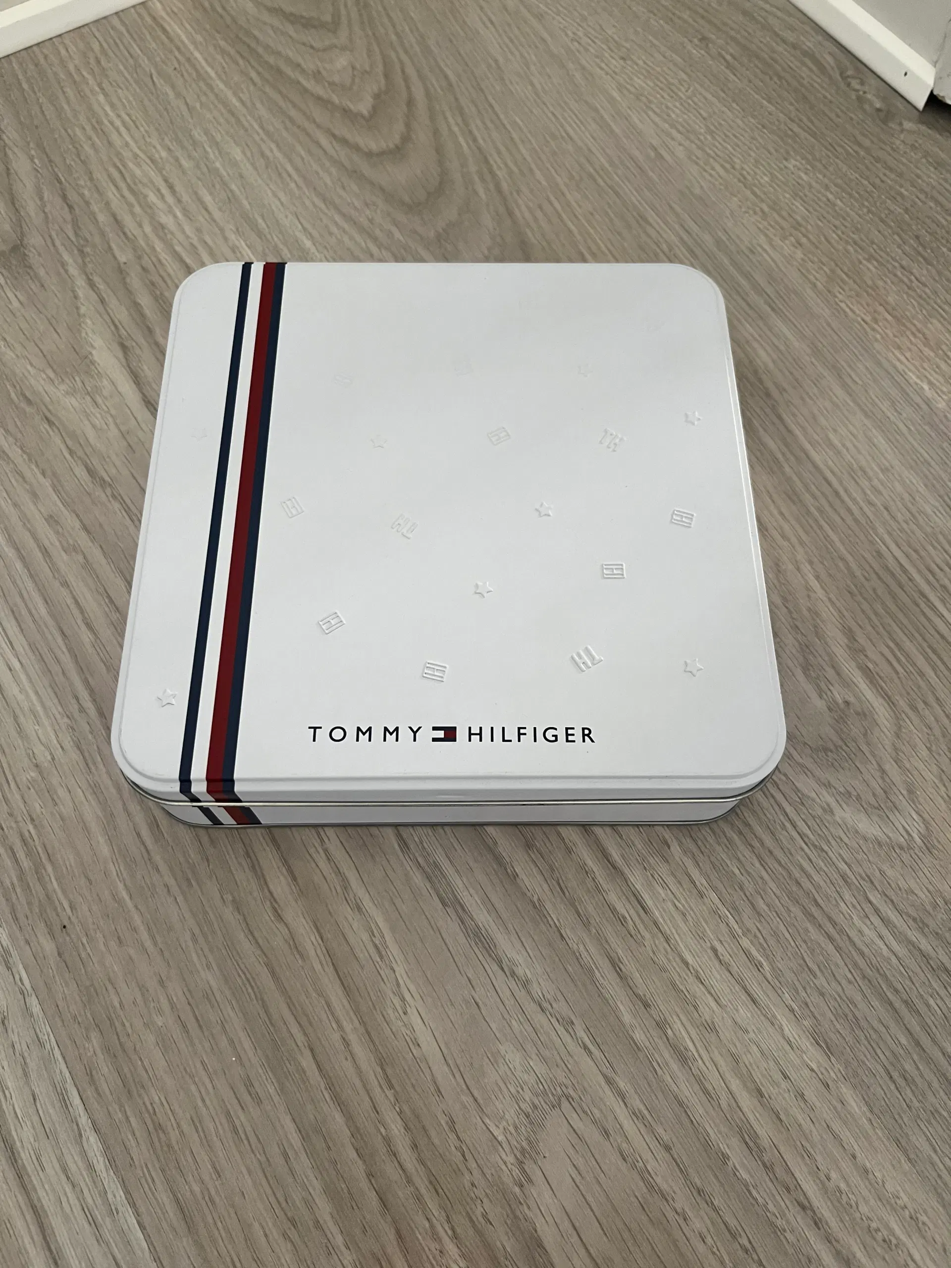 Tommy Hilfiger - æske