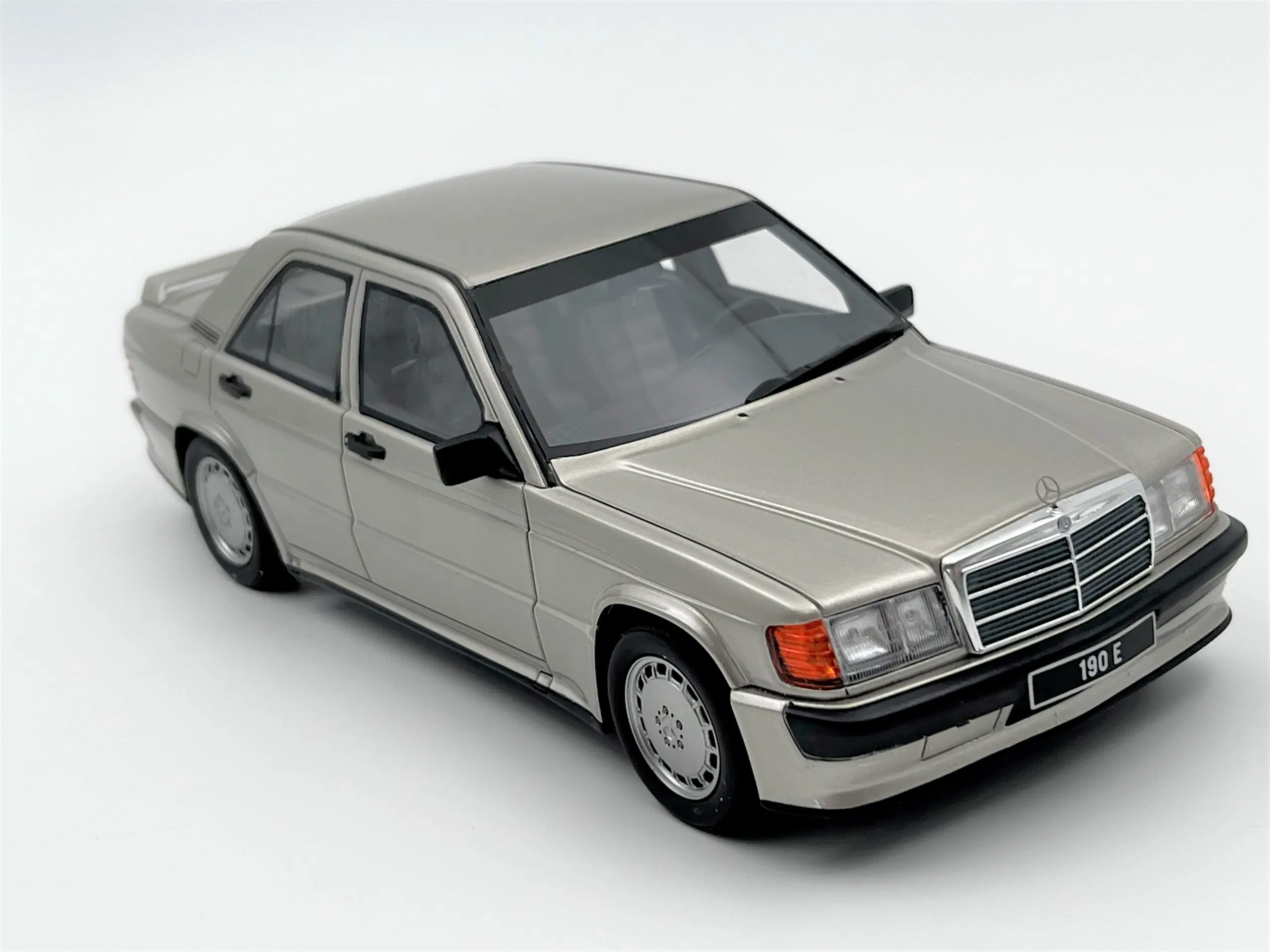 1988 Mercedes 190E 25 16v Limited Edition 1:18