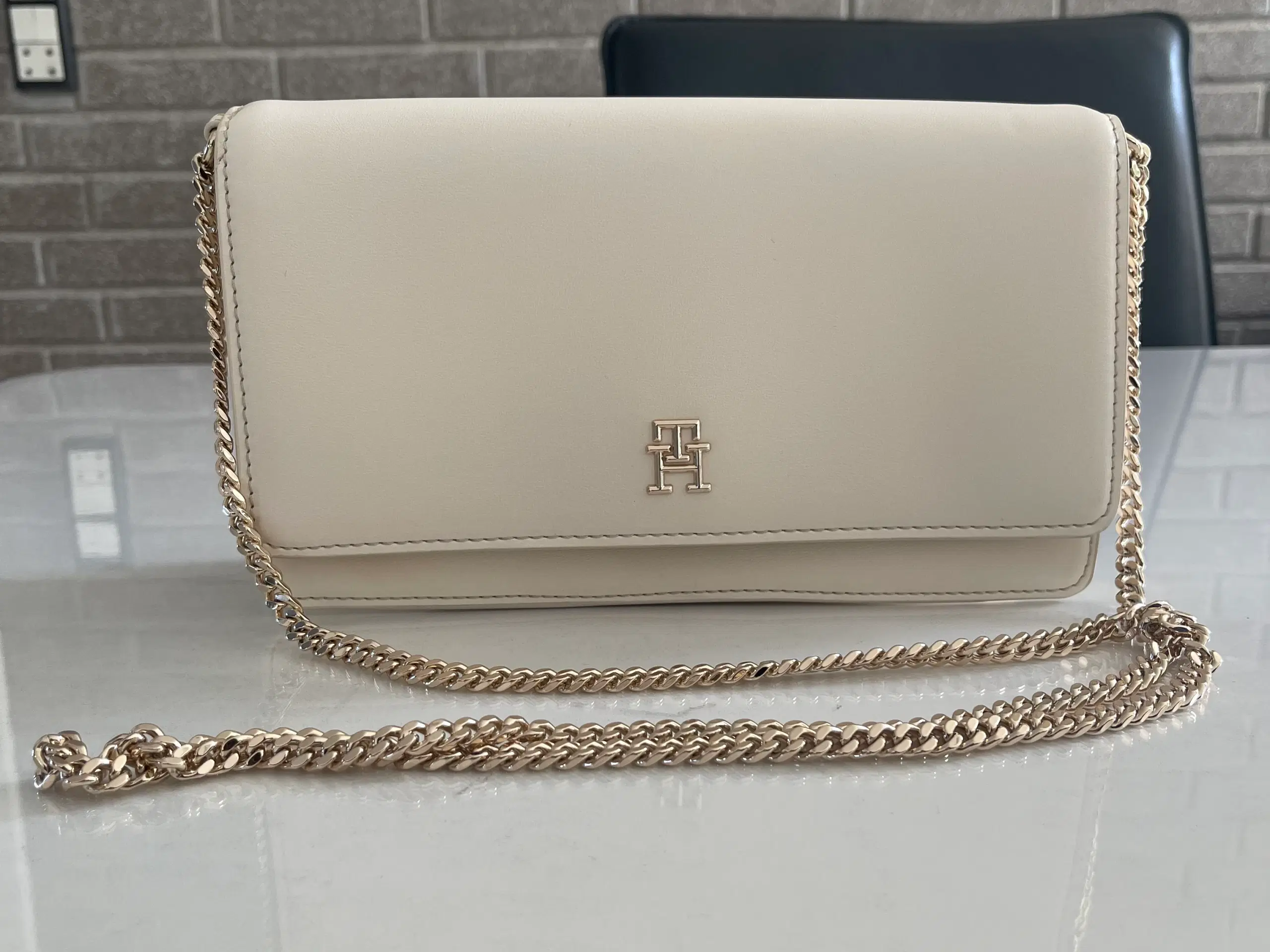 Tommy Hilfiger crossbody