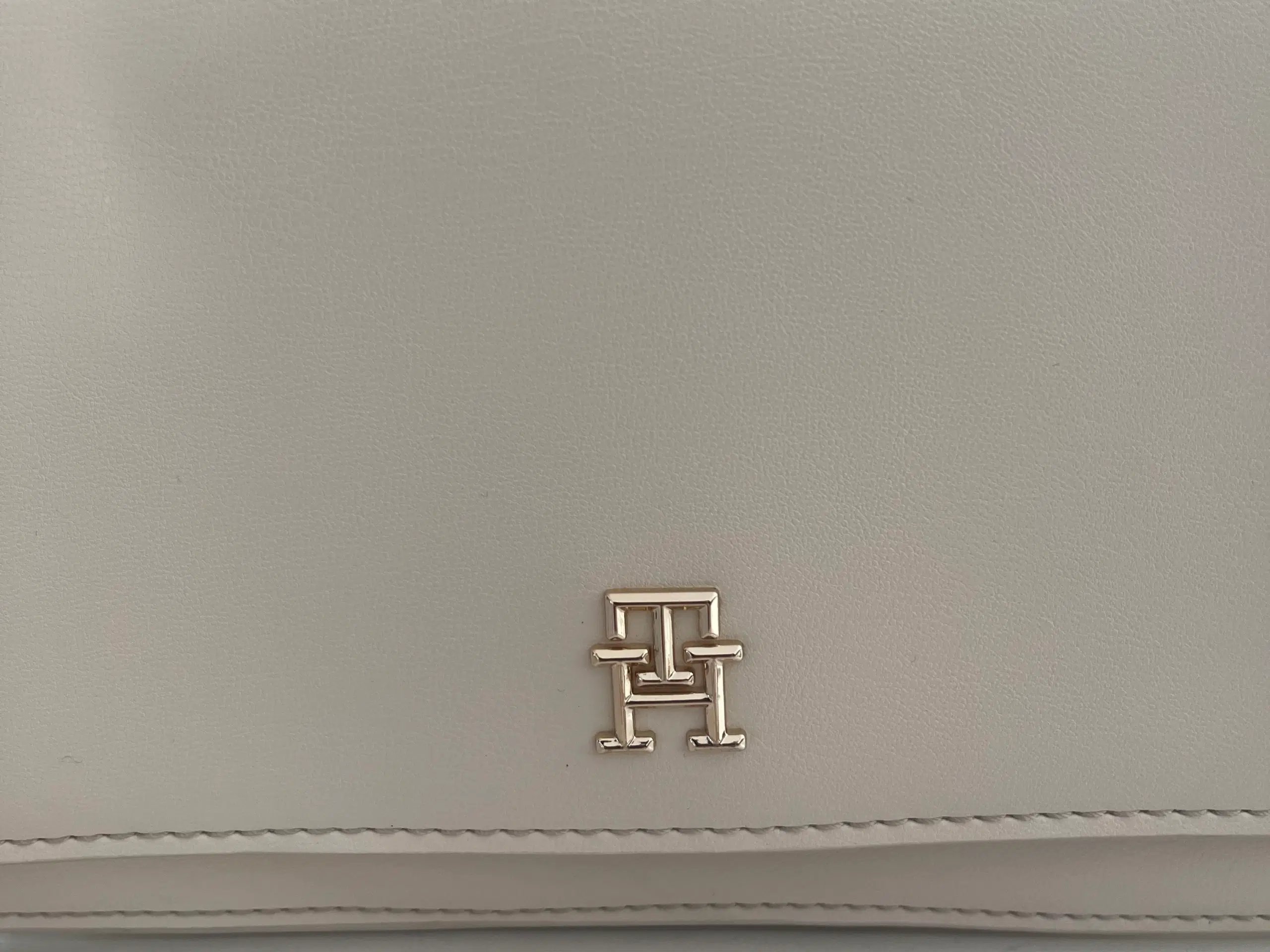 Tommy Hilfiger crossbody