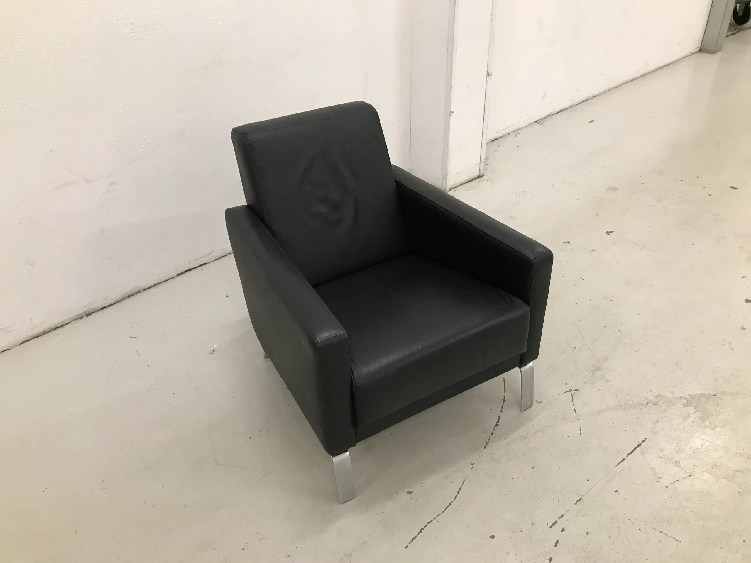 Lounge stol fra Boconcept i sort anilin læder
