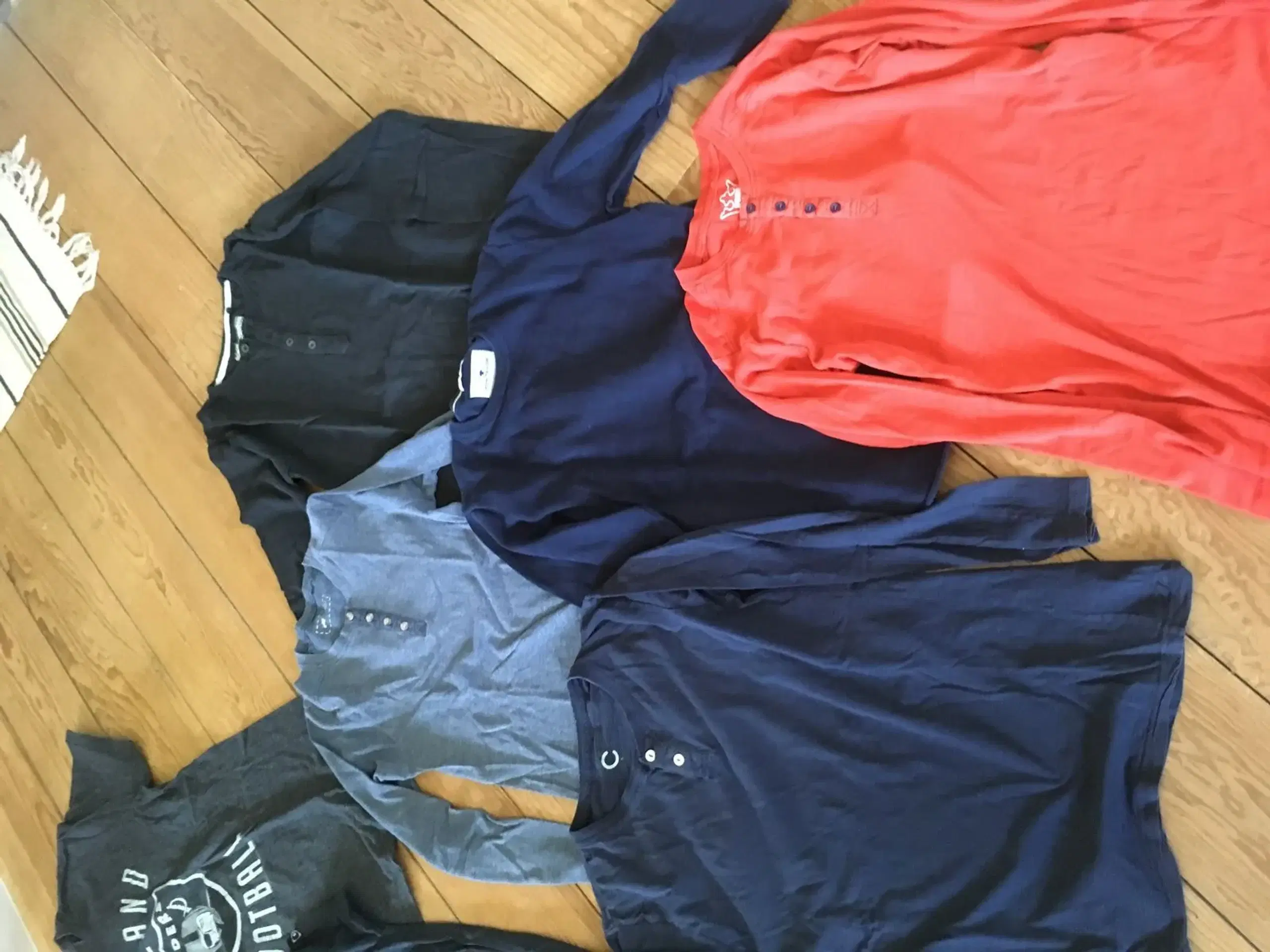 5 langærmede + 2 T shirts