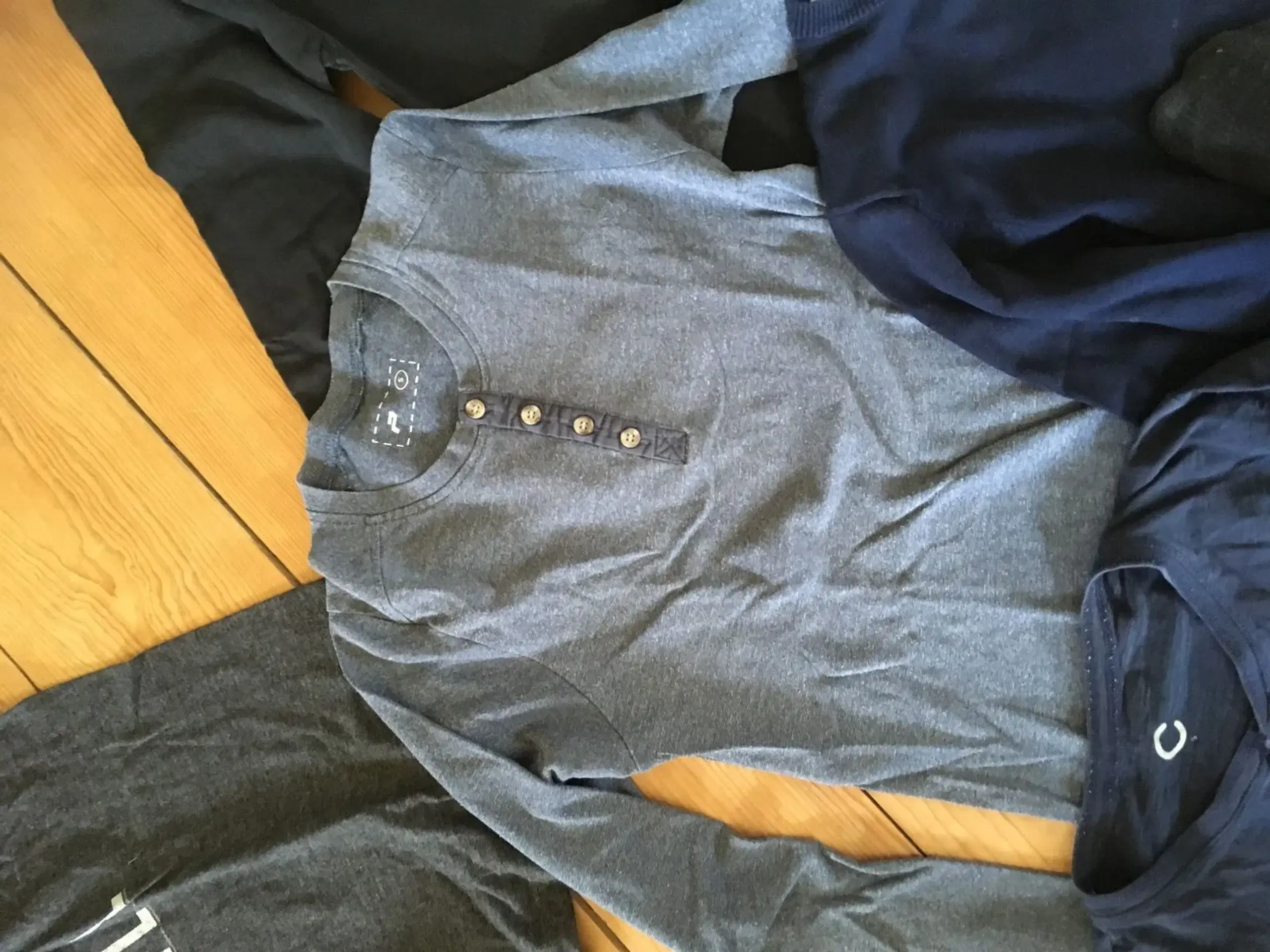 5 langærmede + 2 T shirts