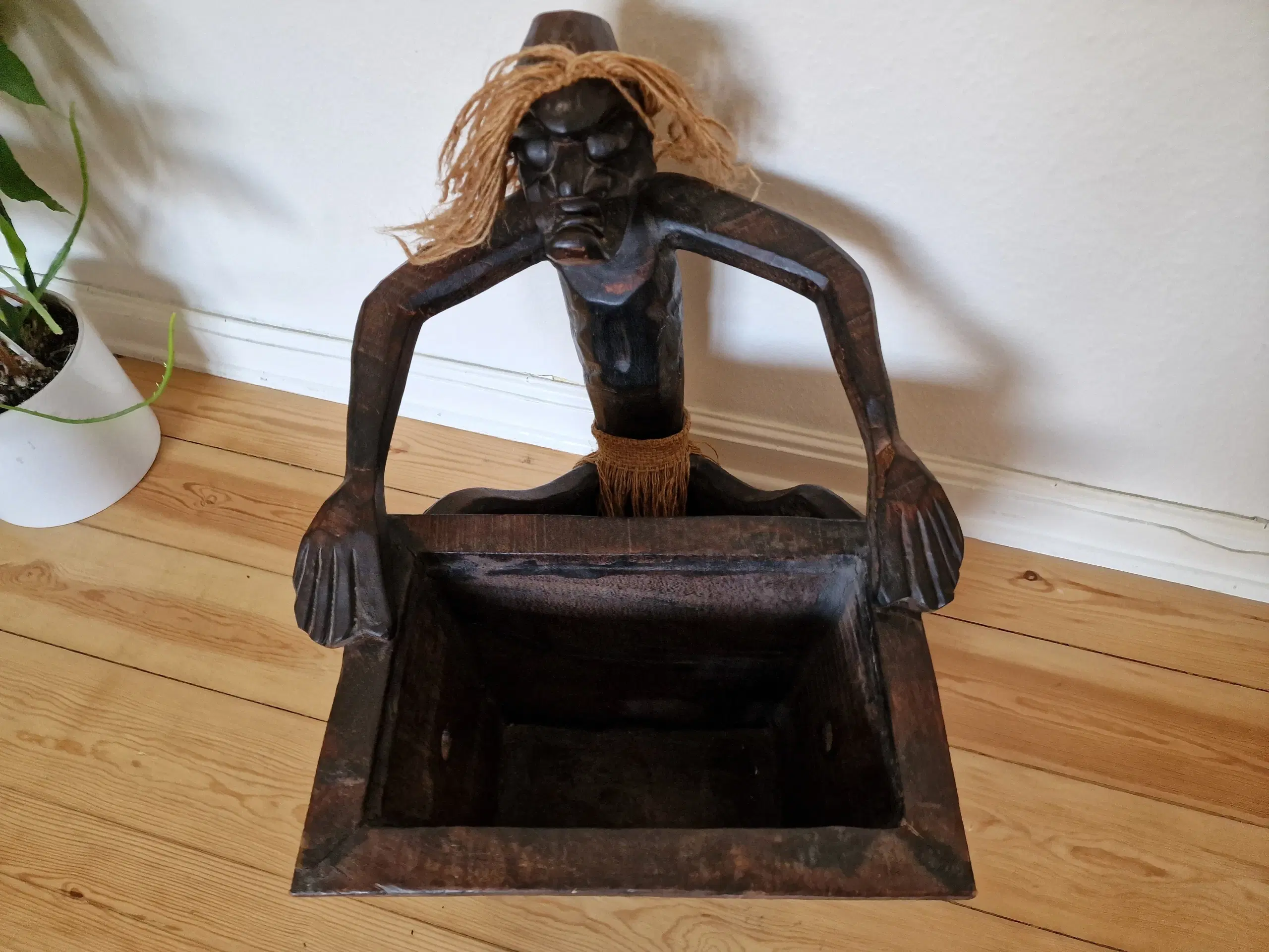 Vintage håndskåret aboriginal figur