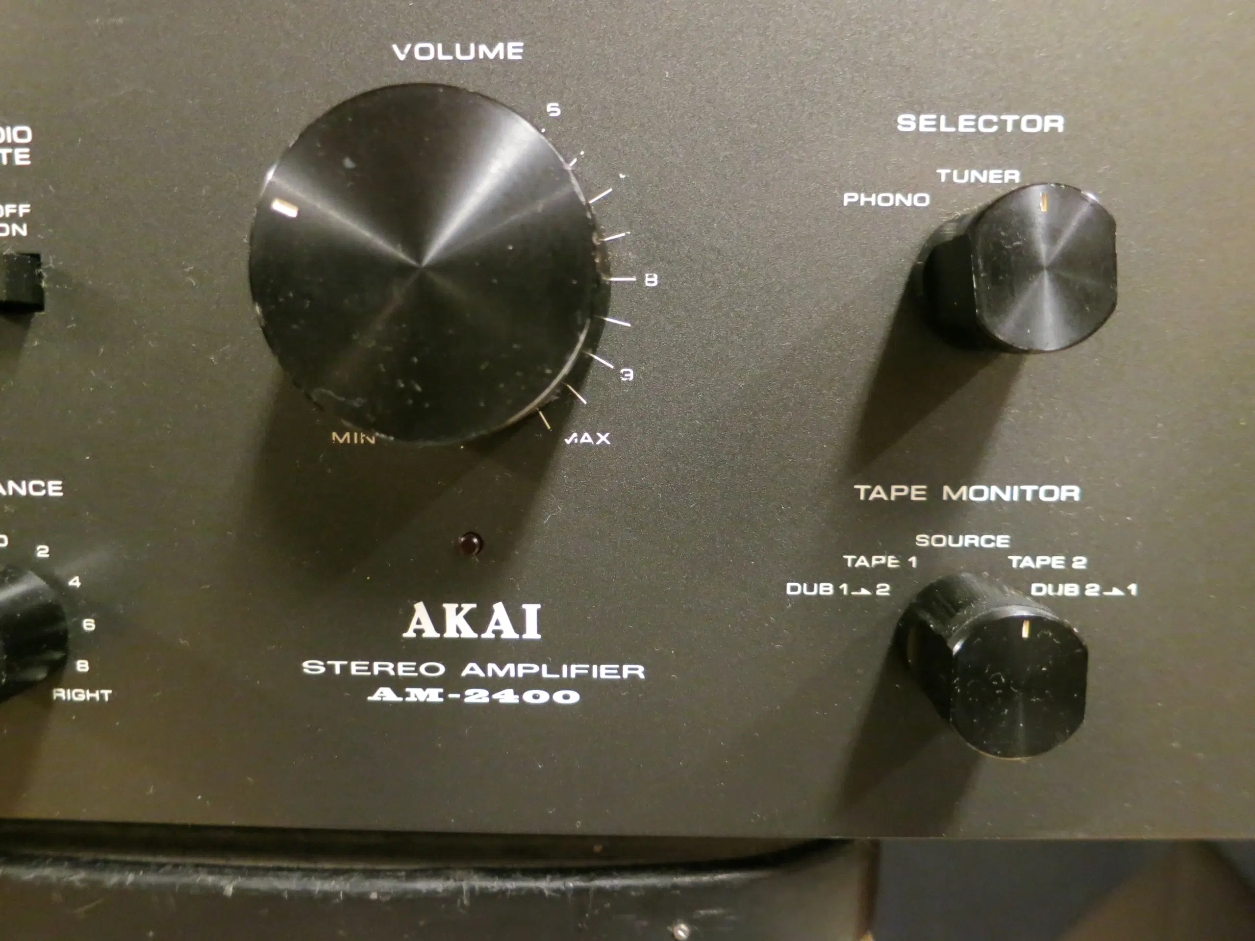 AKAI AM-2400  VINTAGE  2X40W RMS