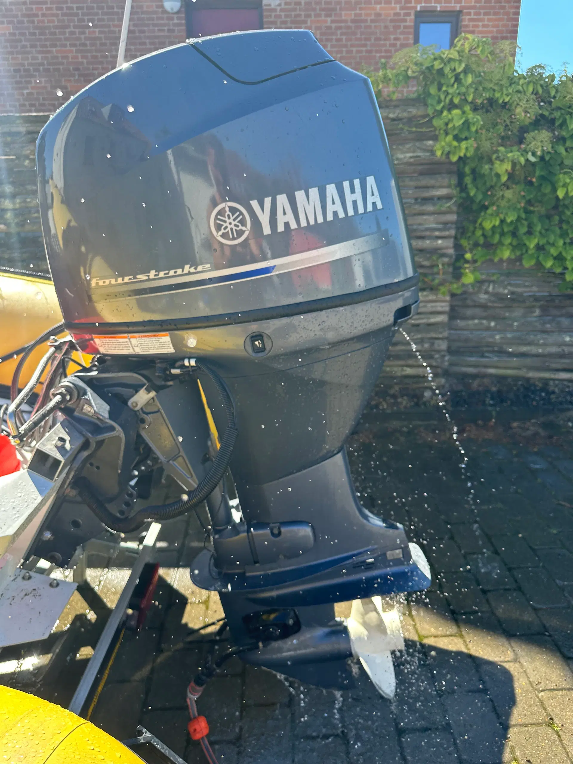 DUX 400 m/ 50 hk Yamaha og trailer