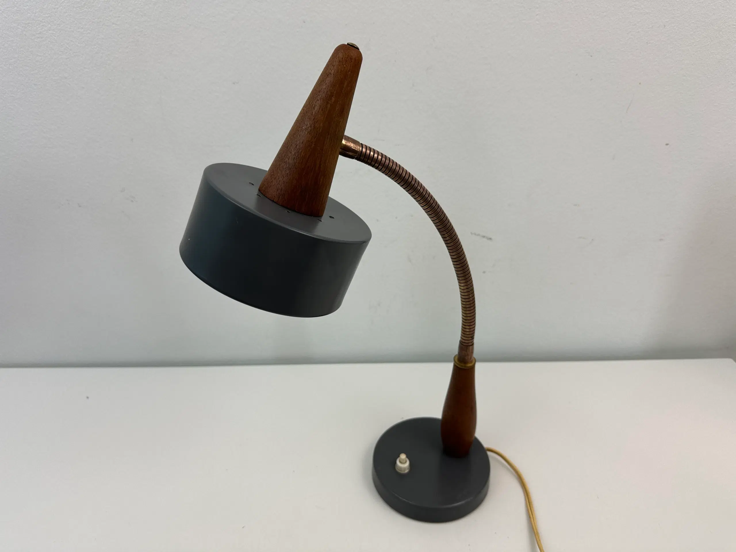 Retro bordlampe teak og messing