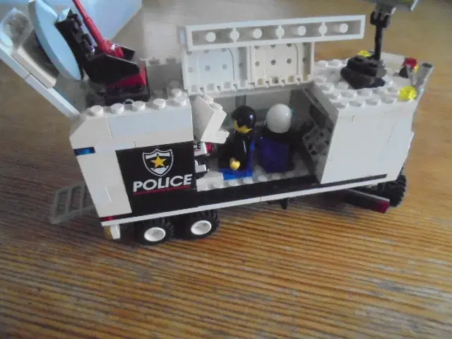 LEGO 6348 – Surveillance Squad