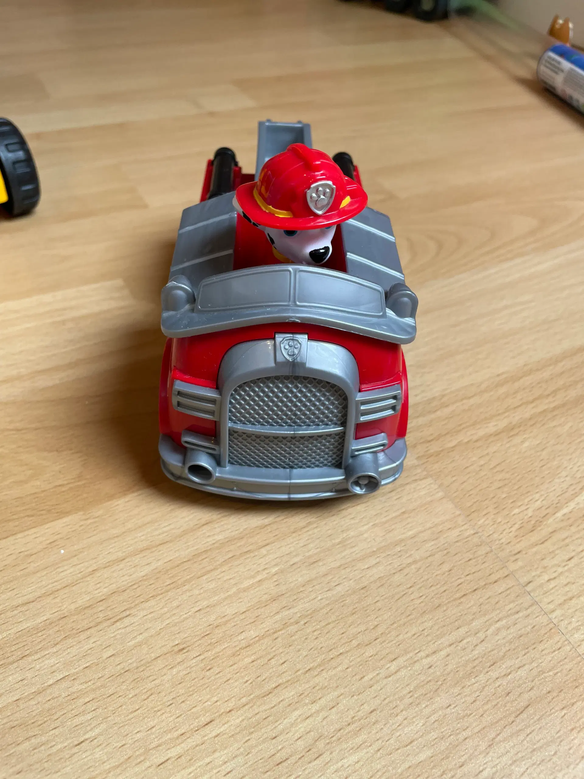 Legetøj ( Paw patrol p-hus med biler osv)