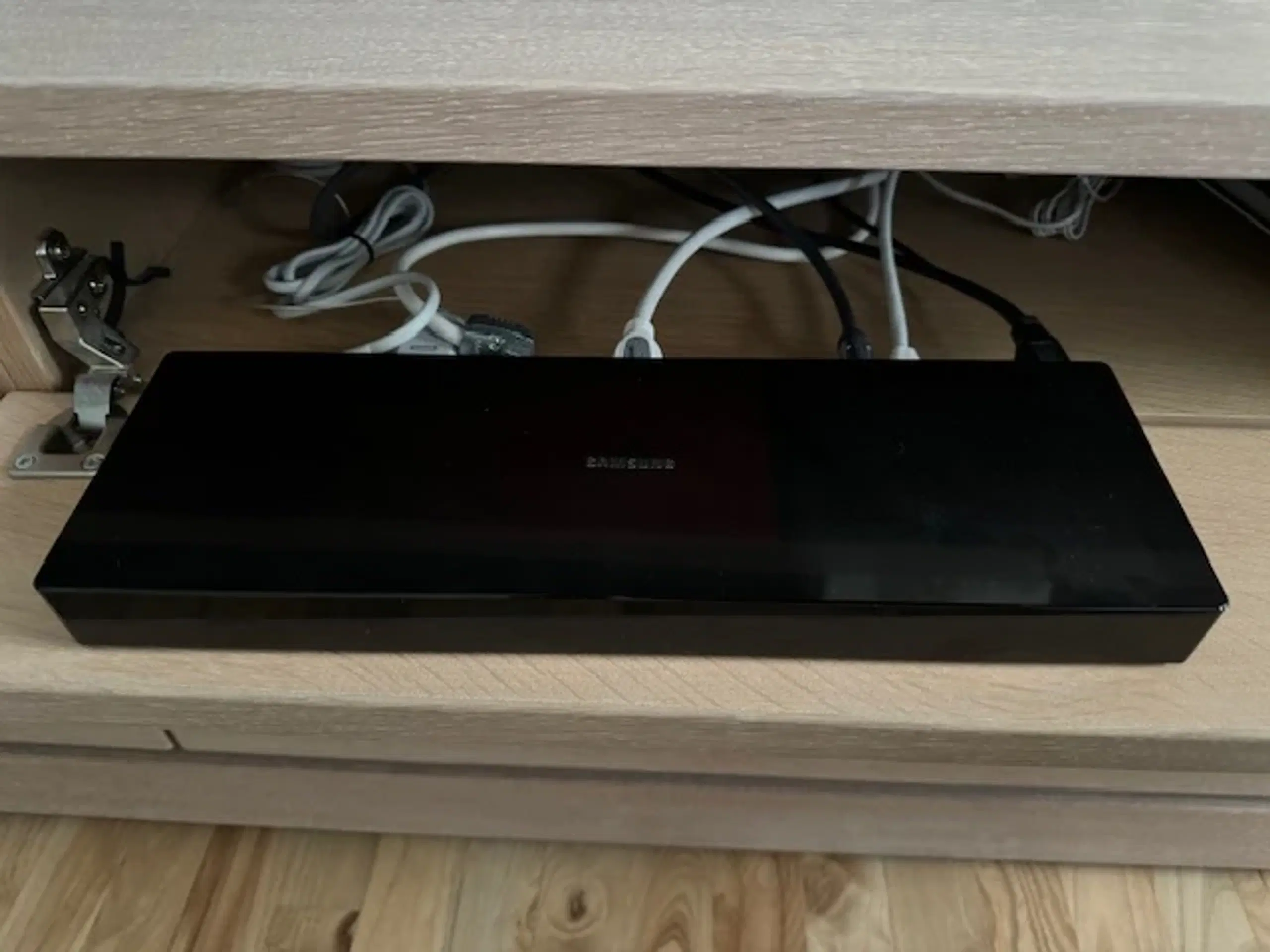 Samsung 65" QLED-TV m/one-connect box