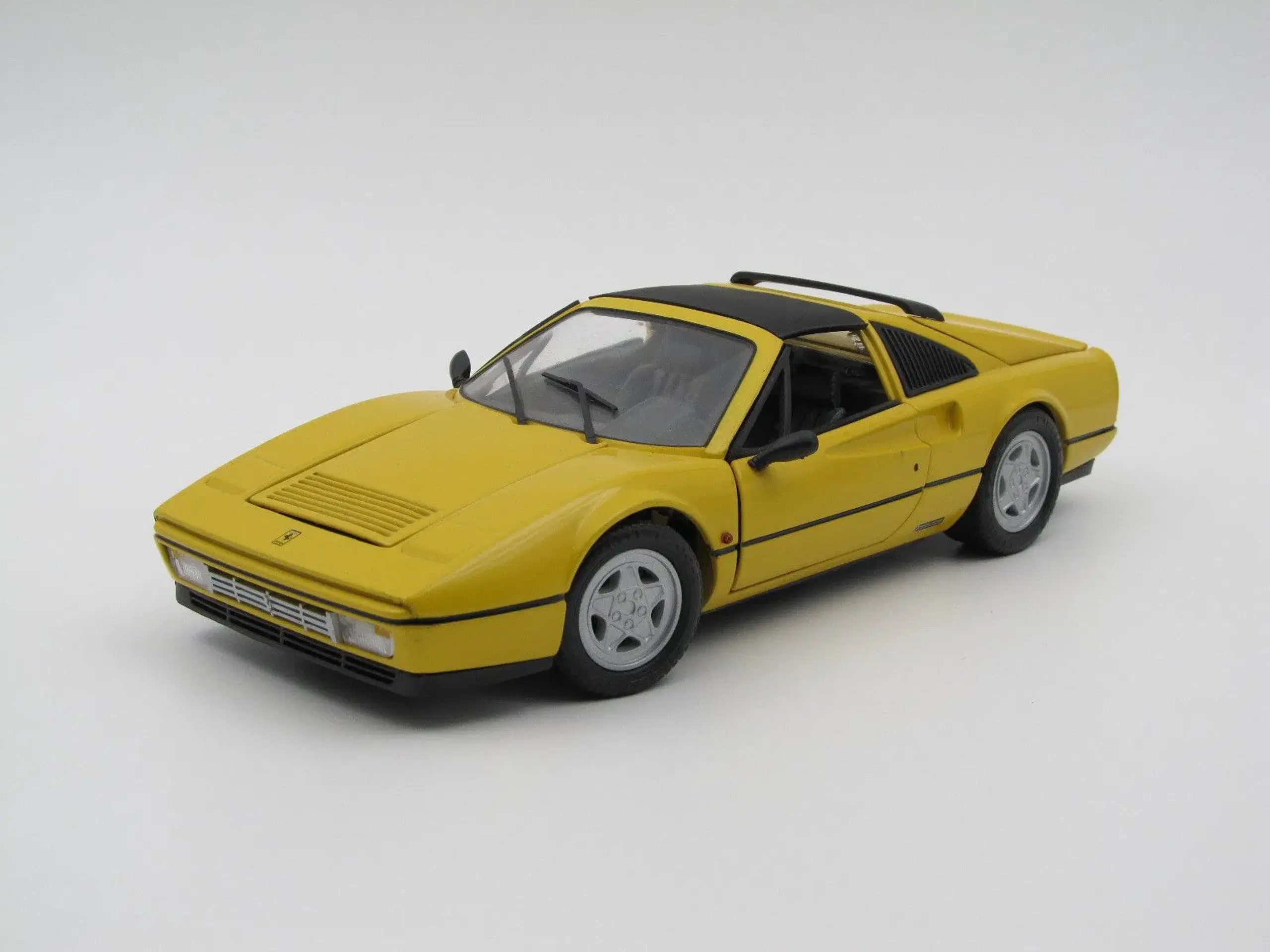 1985 Ferrari 328 GTS 32 l V8 - 1:18