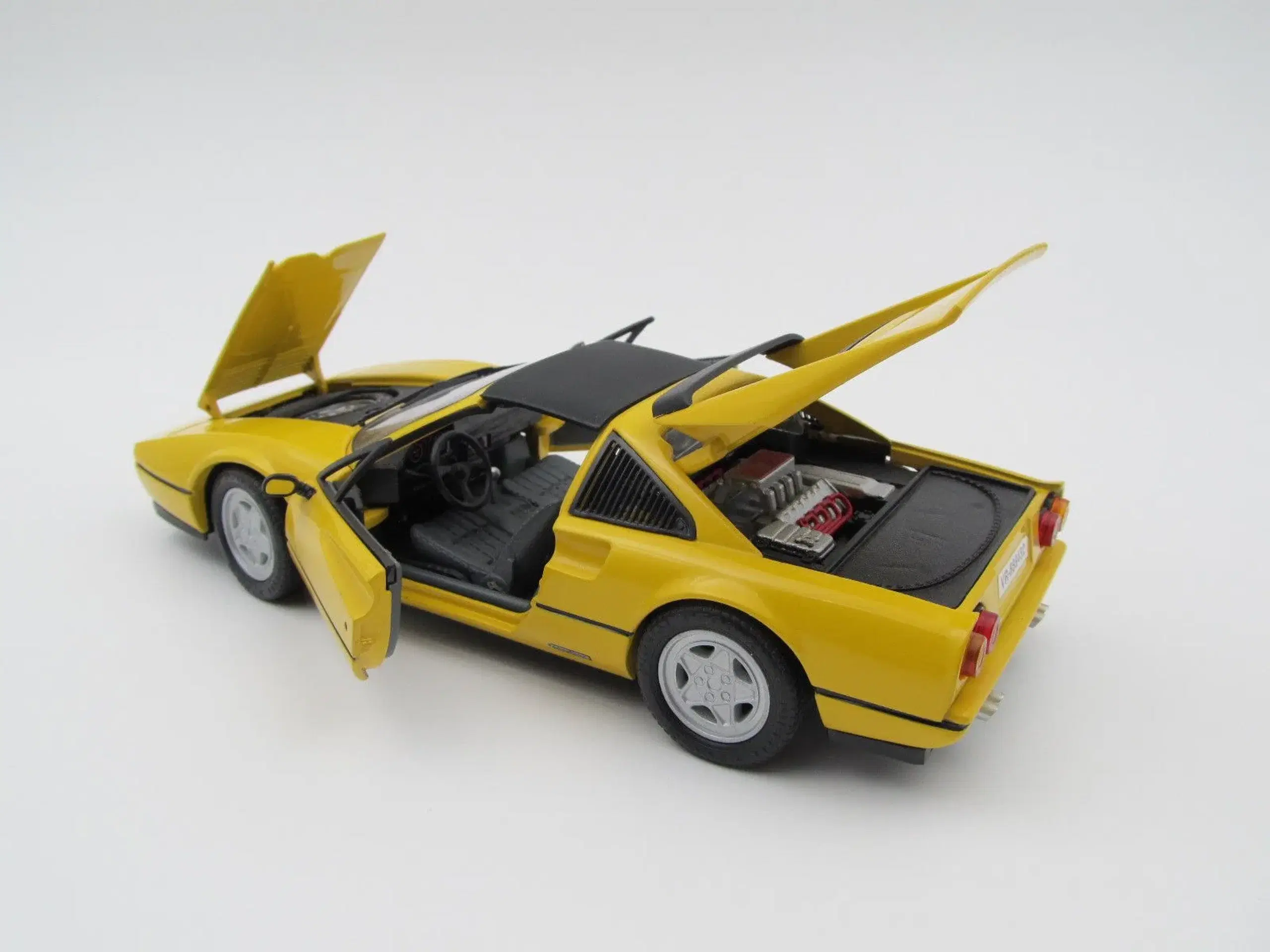 1985 Ferrari 328 GTS 32 l V8 - 1:18