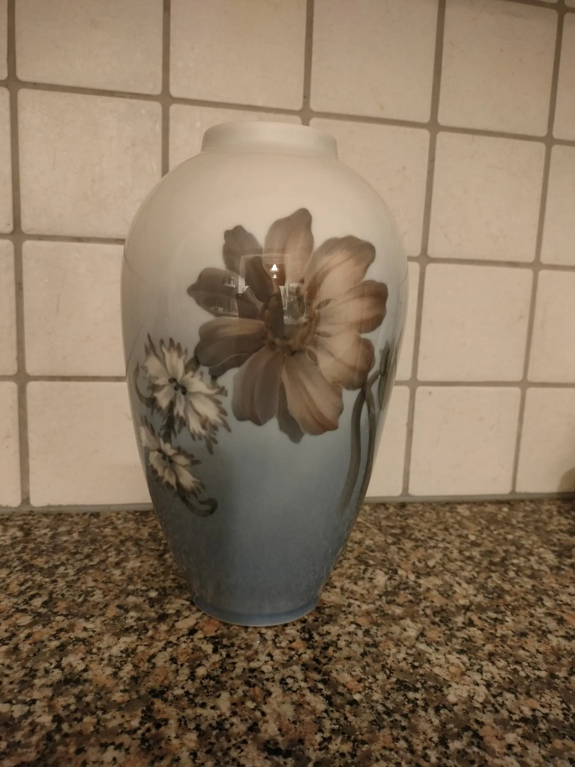 Royal Copenhagen vase 2660-1099