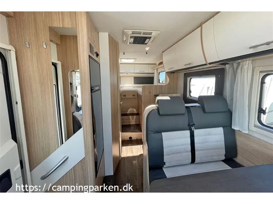 2022 - SunLight I 67S Adventure Edition   Flot helintegreret Sunlight autocamper med det rigtige udstyr