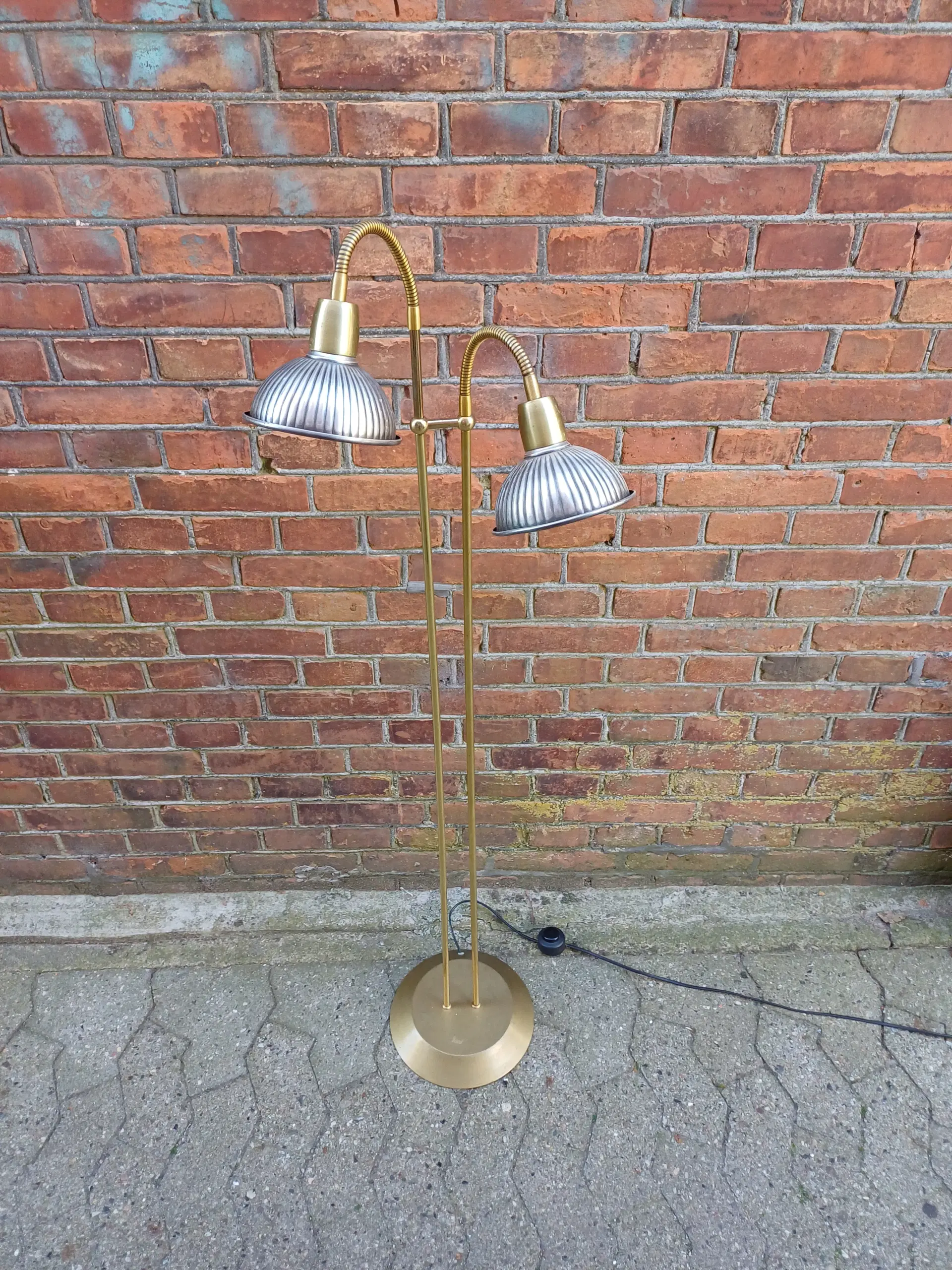 Retro gulvlampe To skærme Messing look