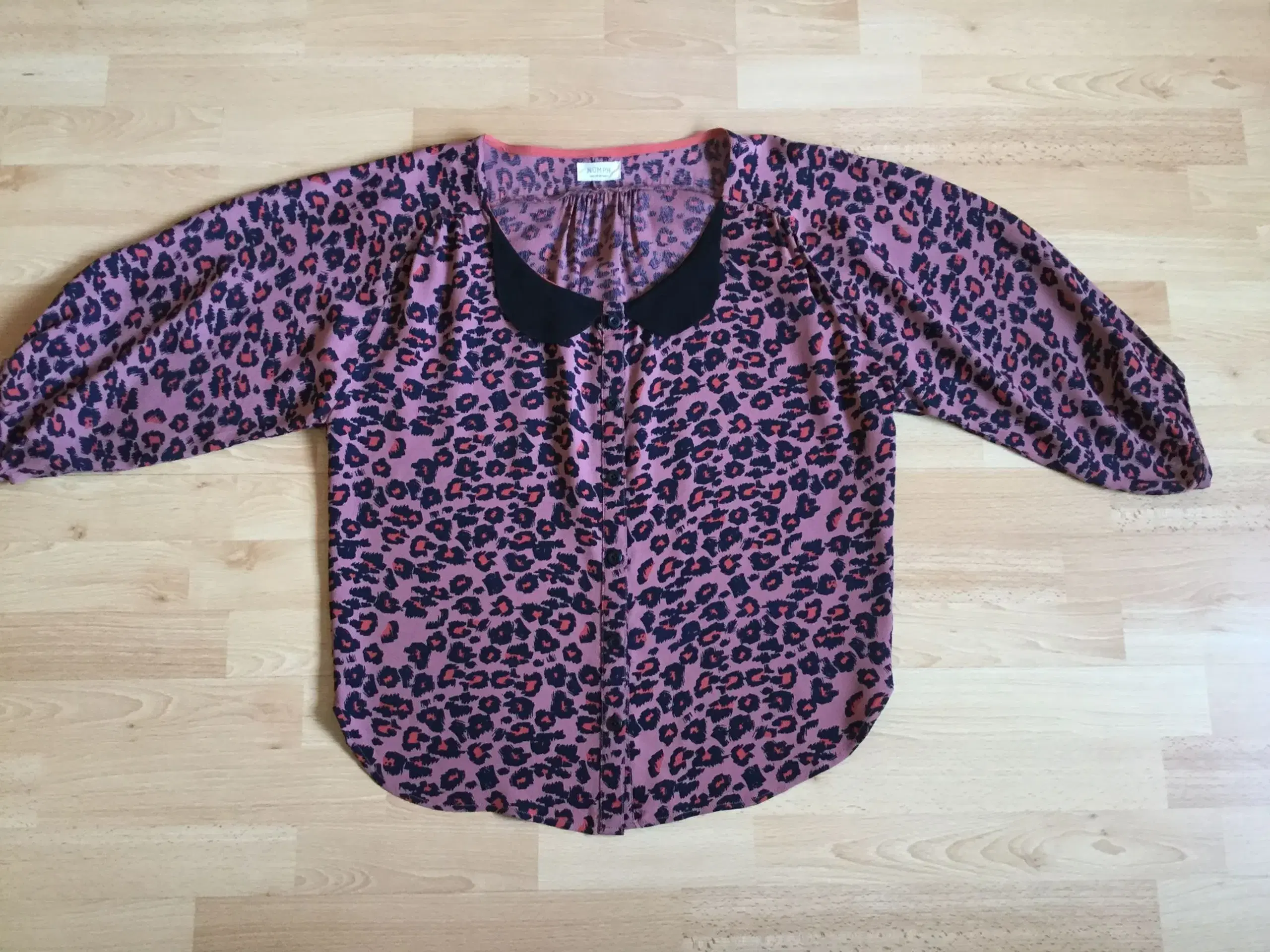 Ny NUMPH  bluse / skjorte  str 42