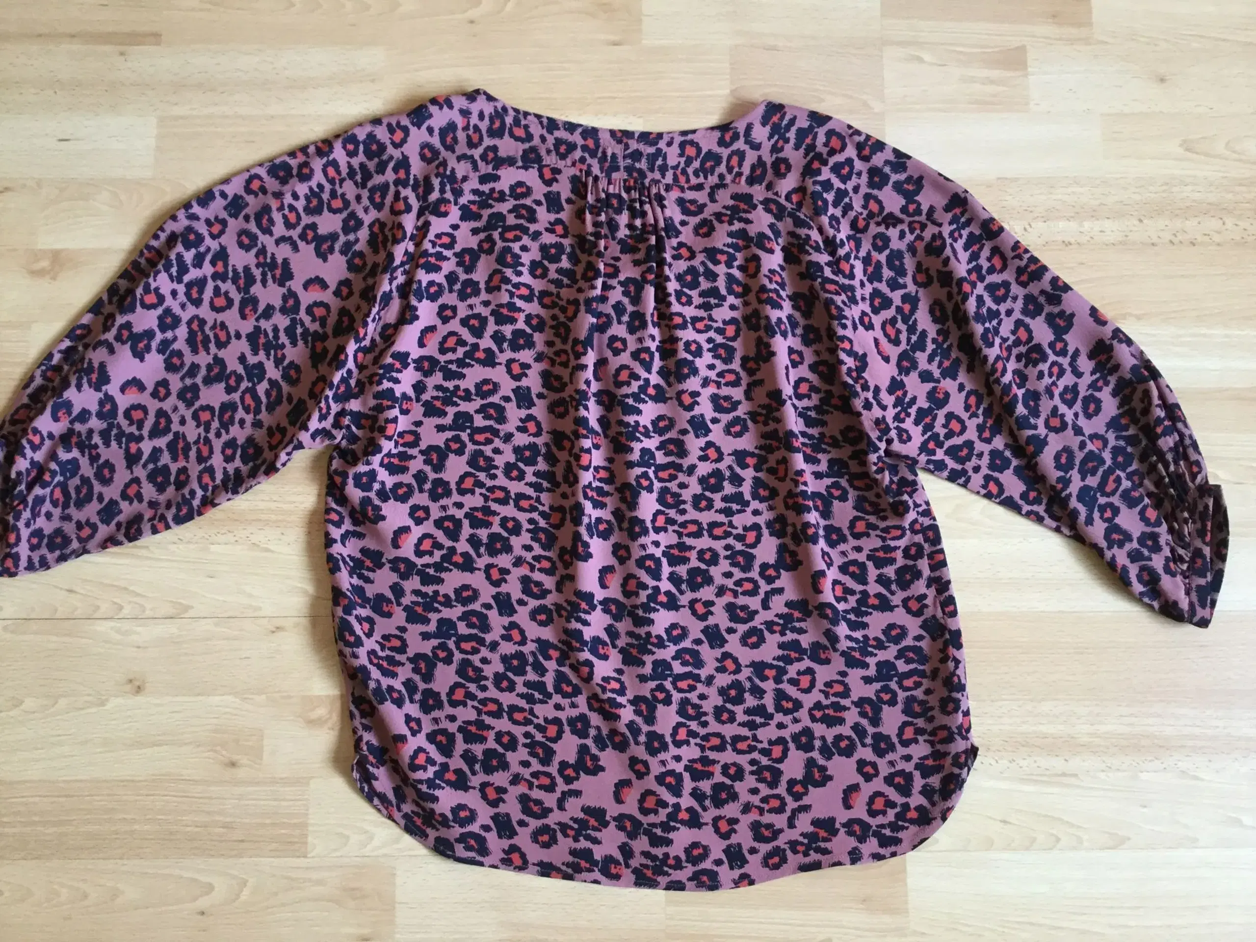 Ny NUMPH  bluse / skjorte  str 42